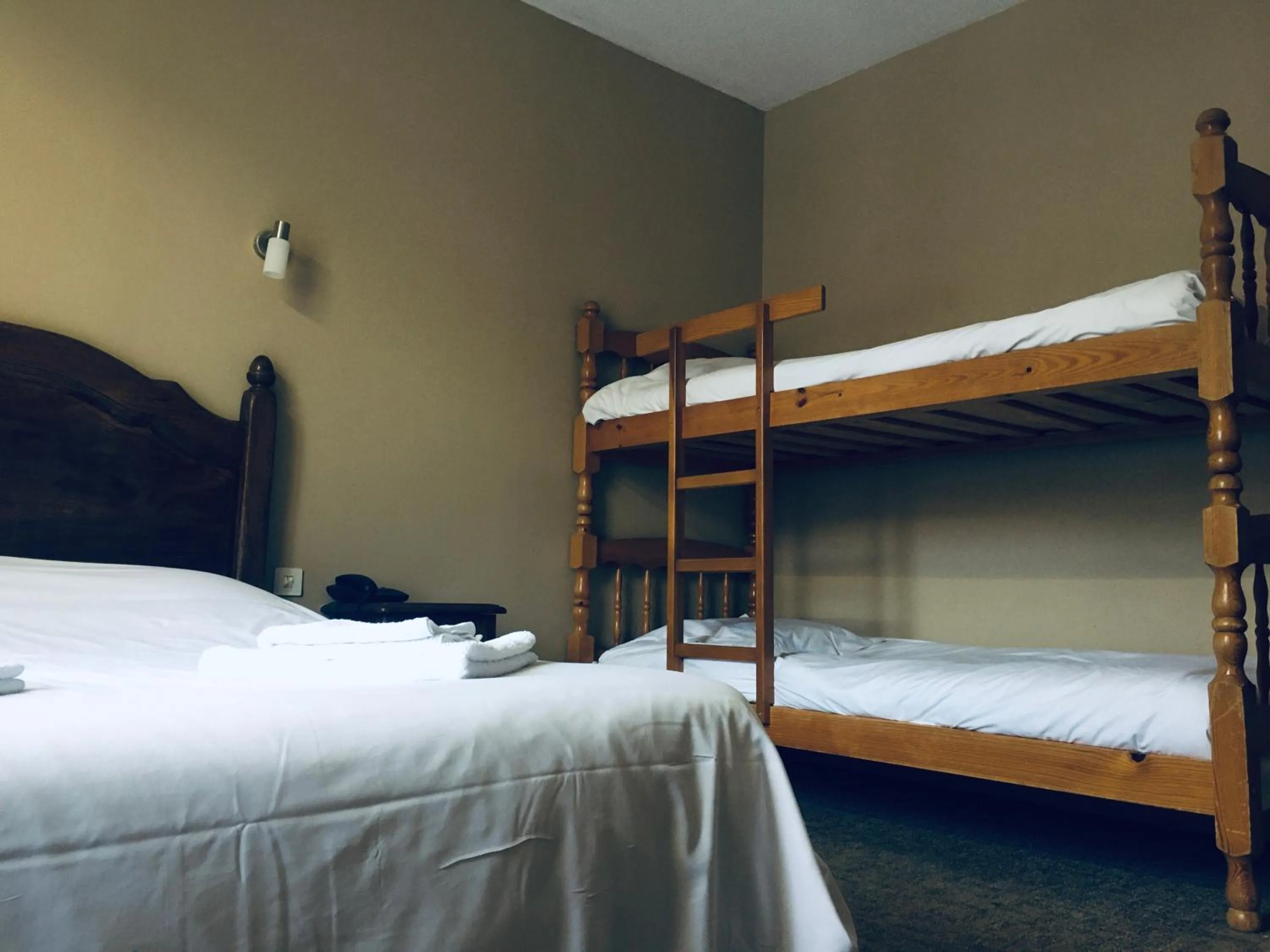 bunk bed, Bed in Le Brunet