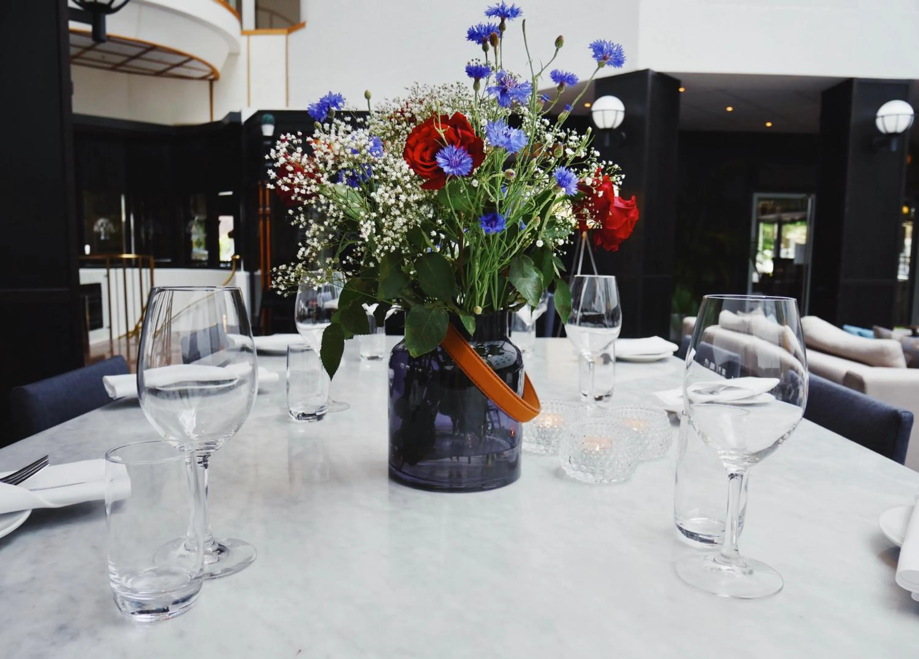 Restaurant/places to eat in Elite Hotel Marina Plaza