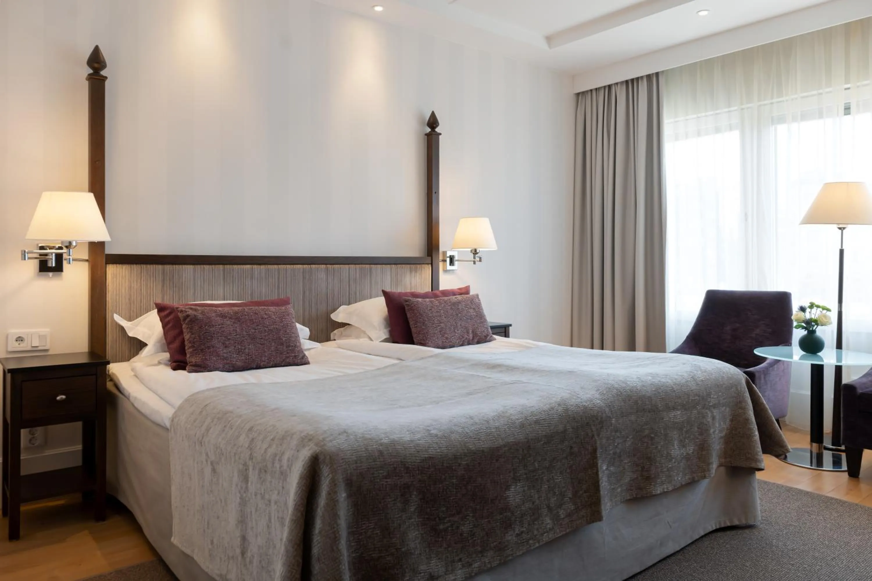 Bed in Elite Hotel Marina Plaza