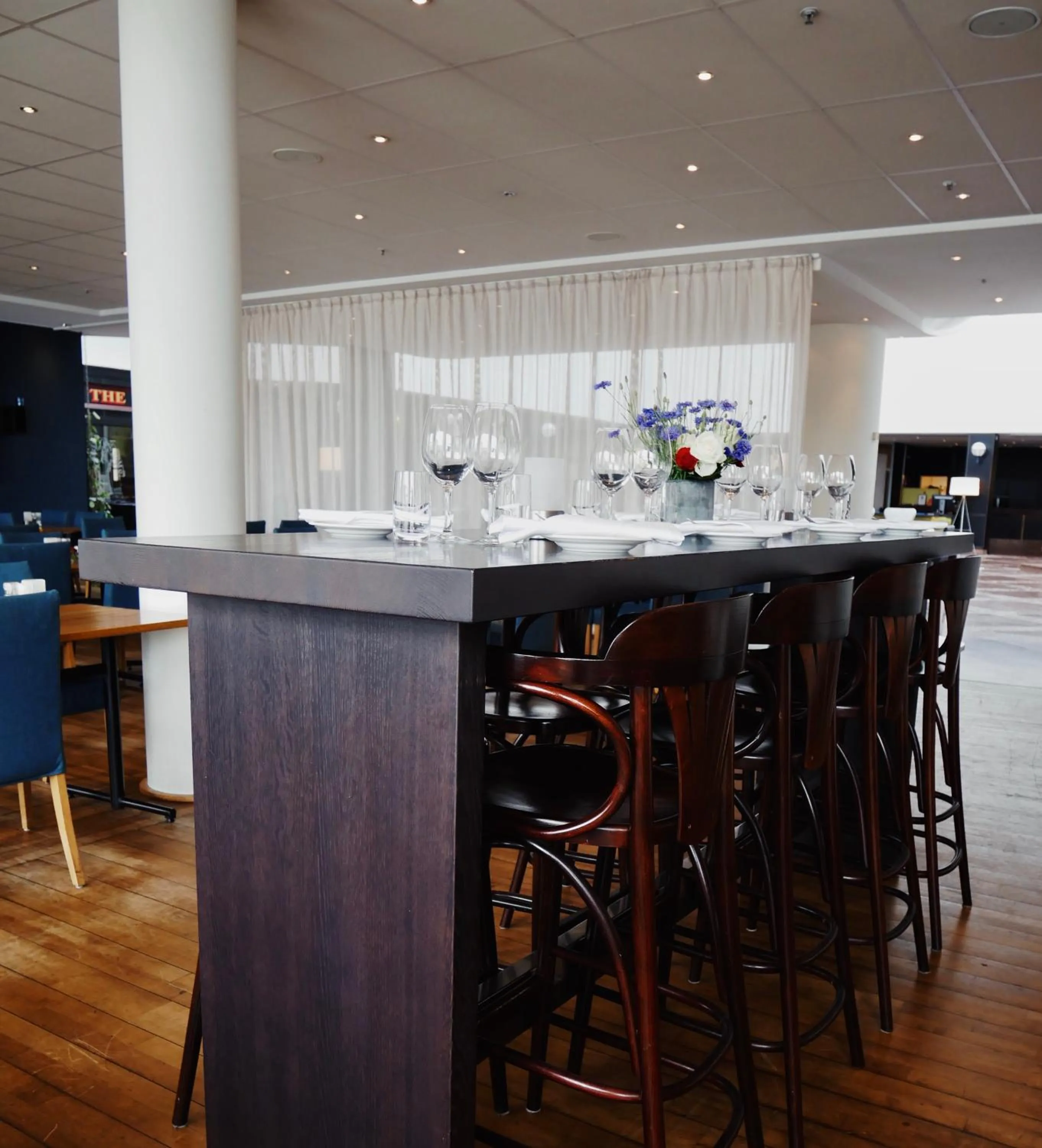 Restaurant/places to eat in Elite Hotel Marina Plaza