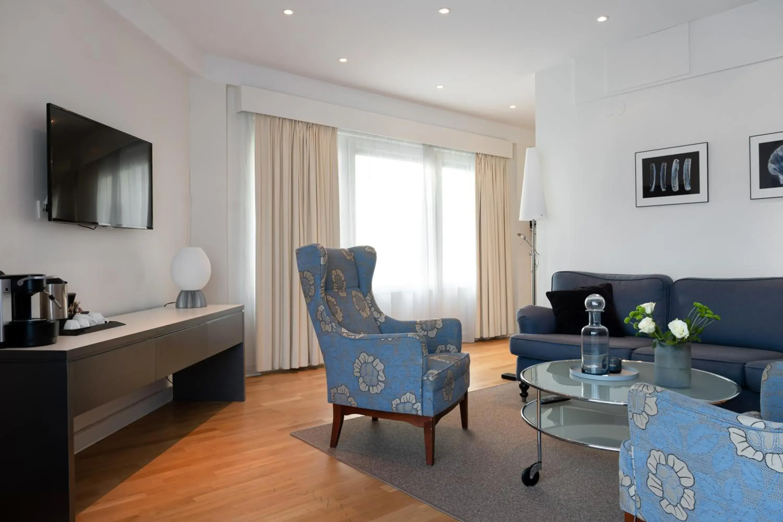 Suite in Elite Hotel Marina Plaza Suite in Elite Hotel Marina Plaza