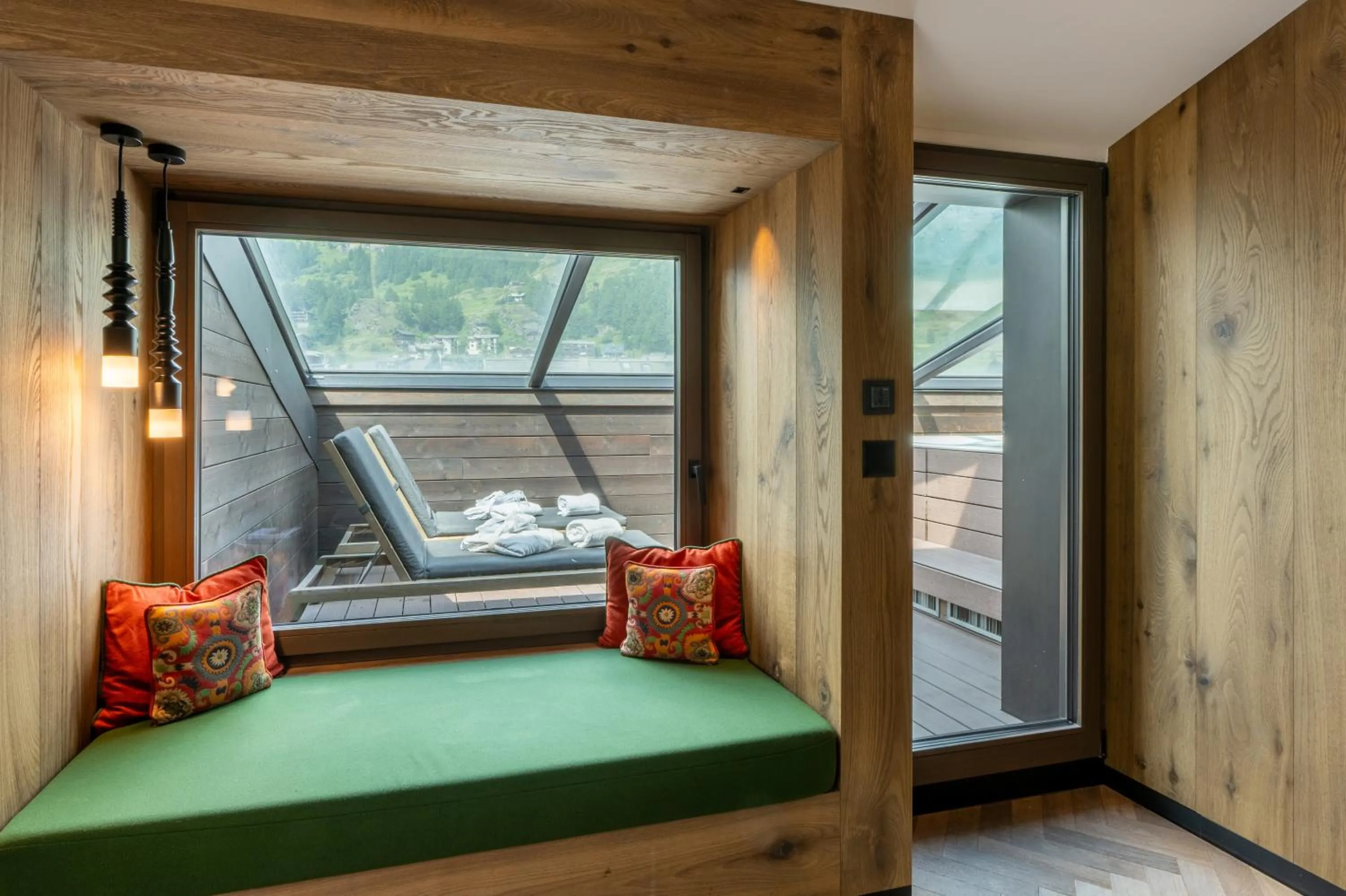 Hot Tub, Bed in Hotel ZERMAMA Zermatt