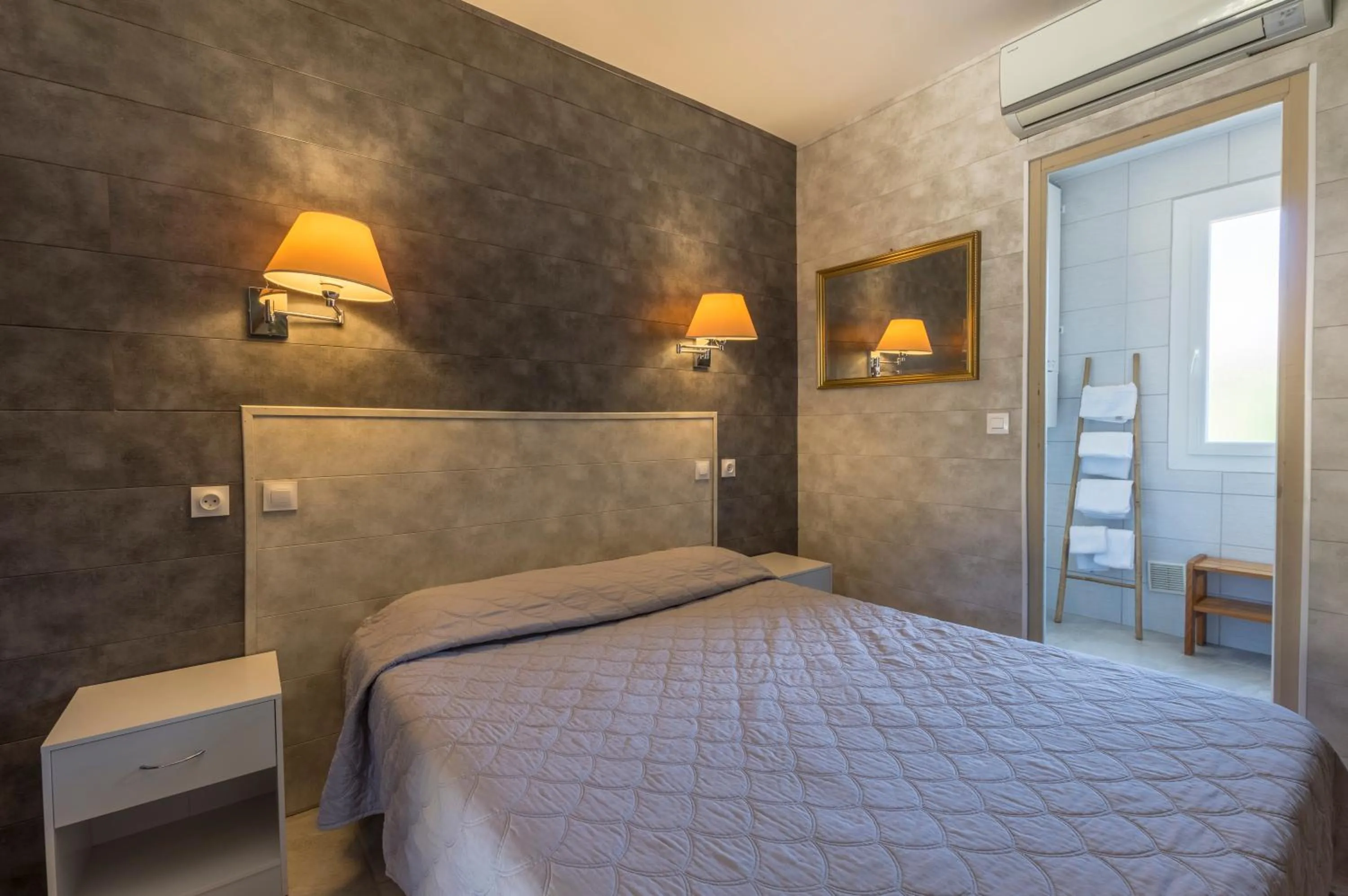 Bedroom, Bed in Logis Hotel Le Vieux Moulin