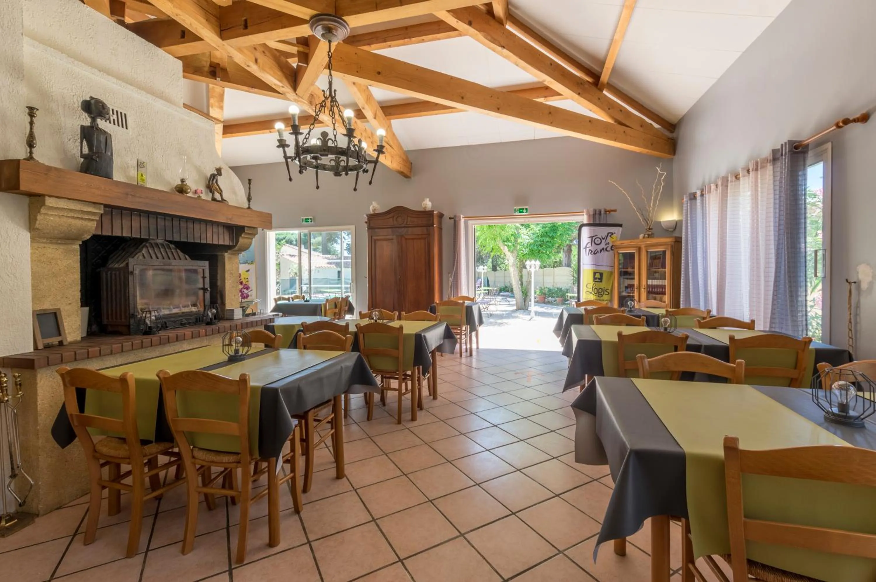 Restaurant/places to eat in Logis Hotel Le Vieux Moulin