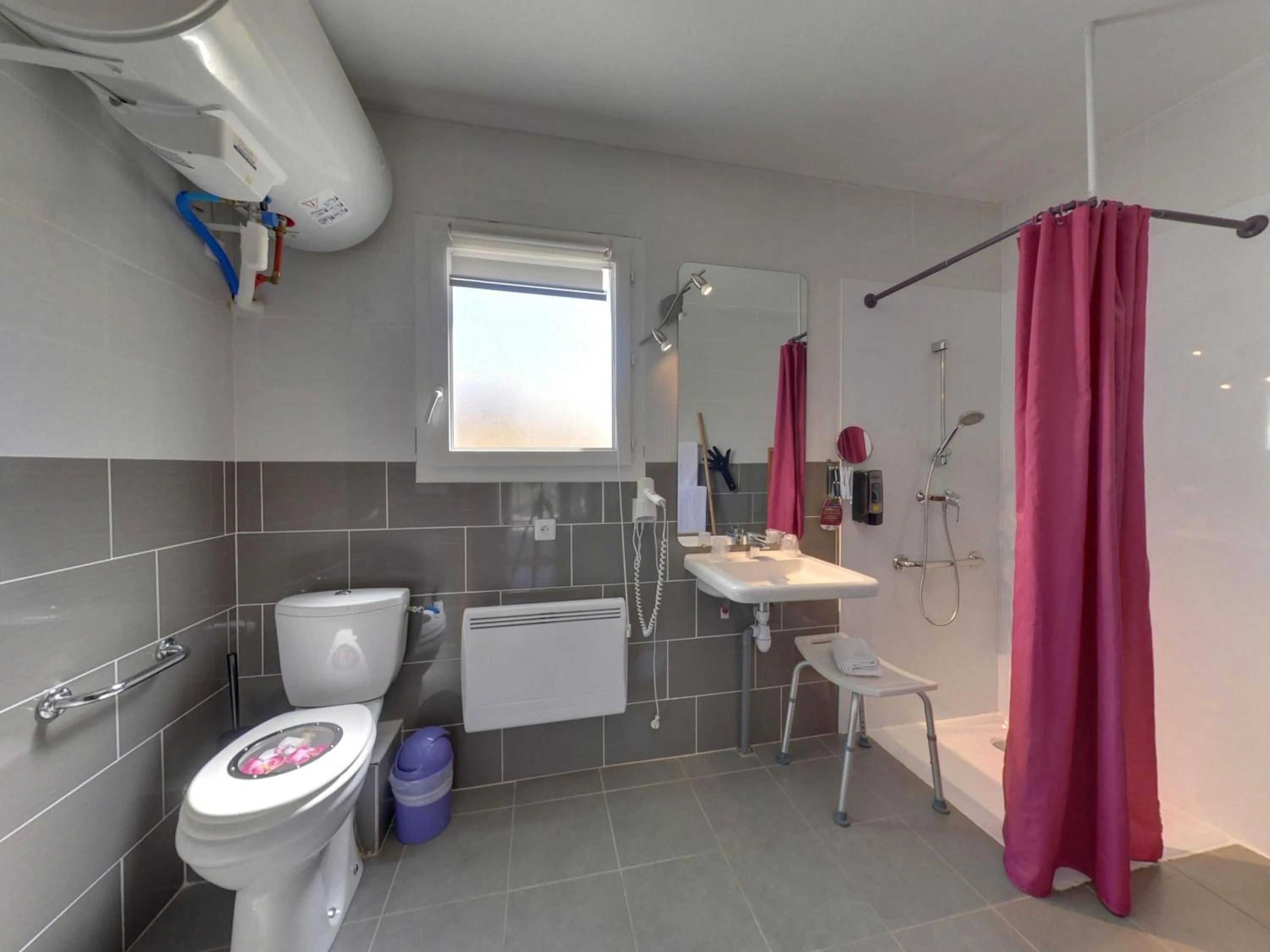 Bathroom in Logis Hotel Le Vieux Moulin