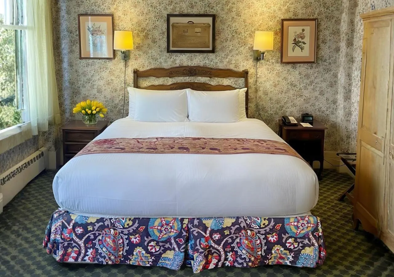 Bed in Petite Auberge