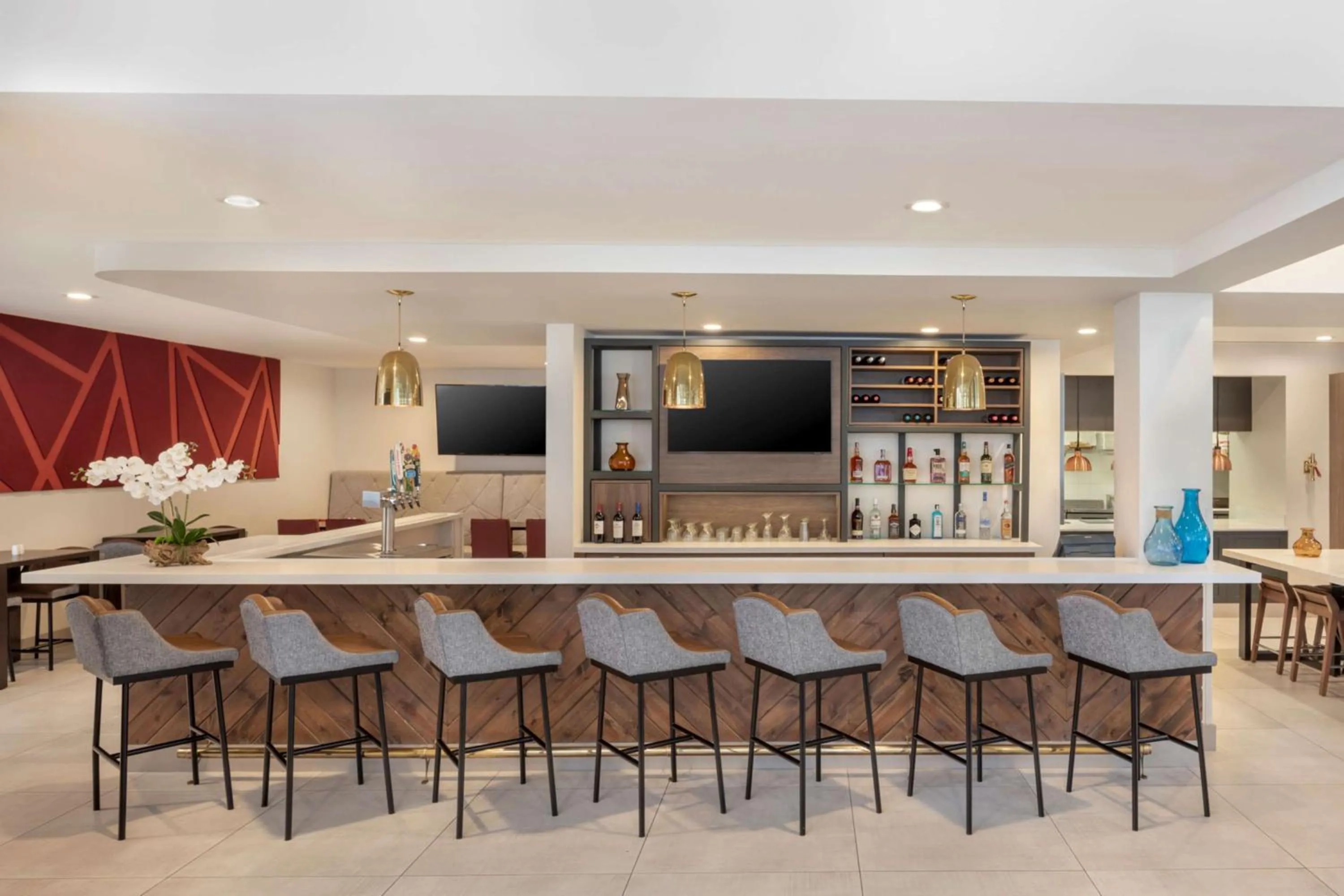 Lounge or bar in Hilton Garden Inn Miami Airport West