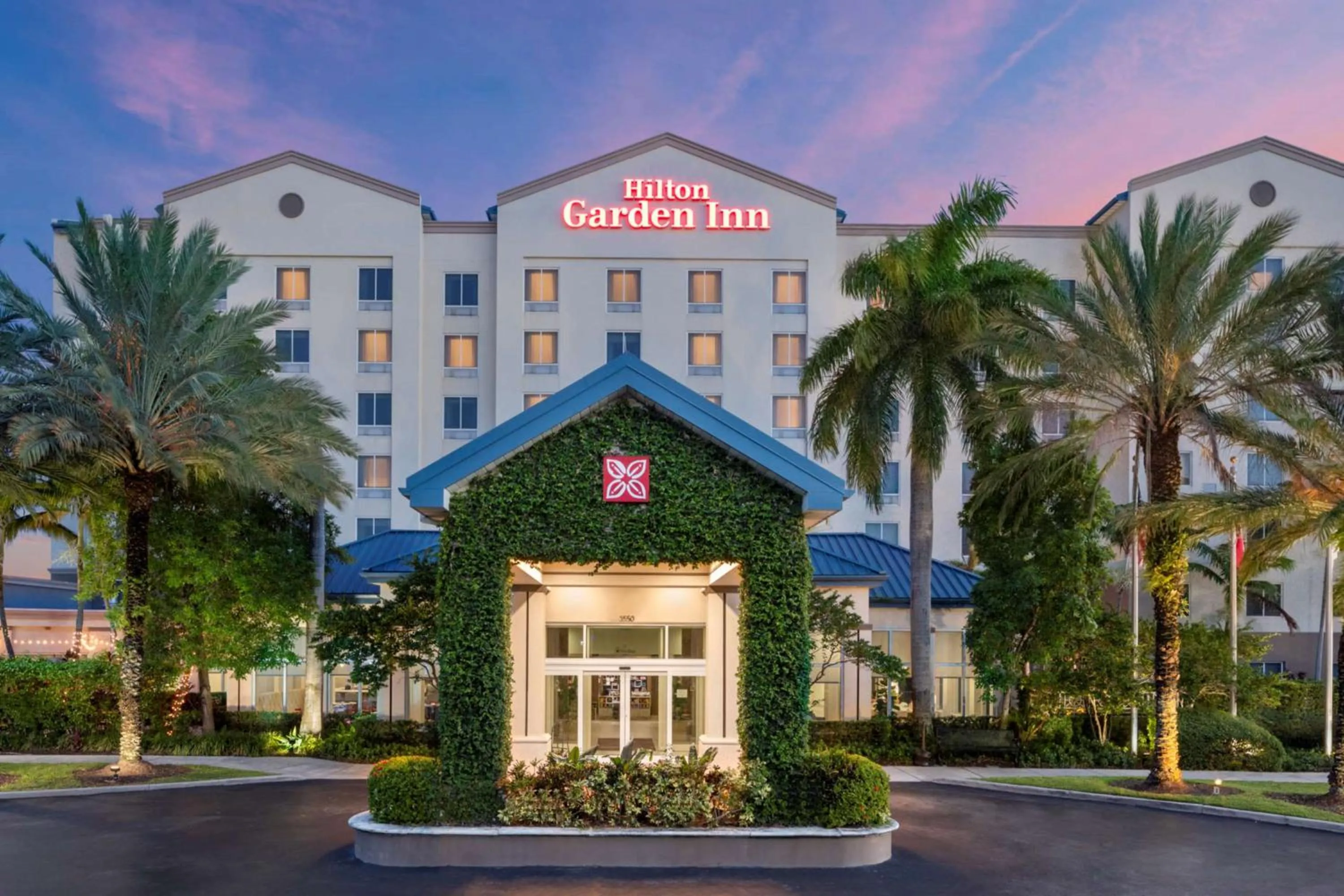 Property building in Hilton Garden Inn Miami Airport West
