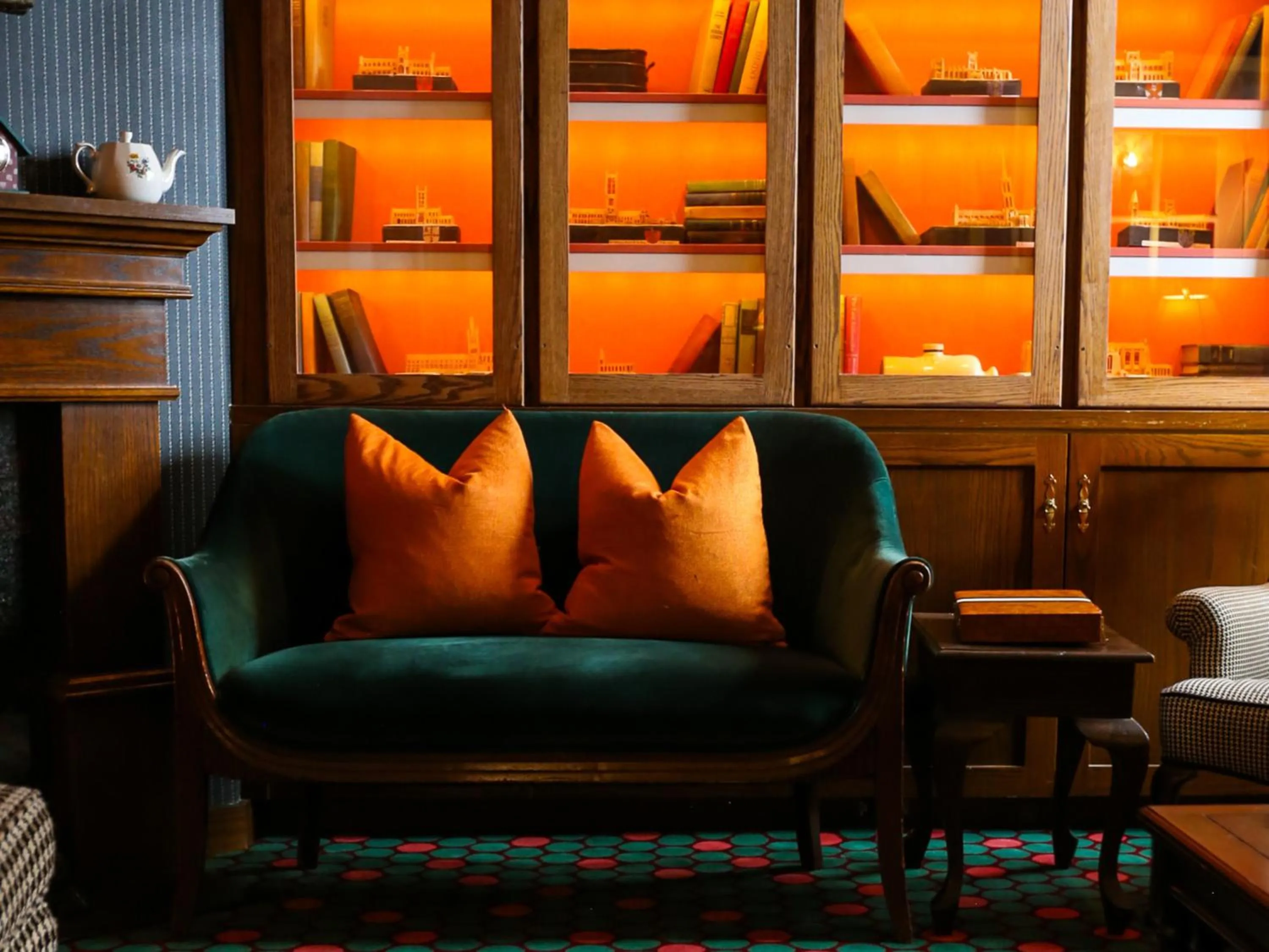 Library in White Swan Inn