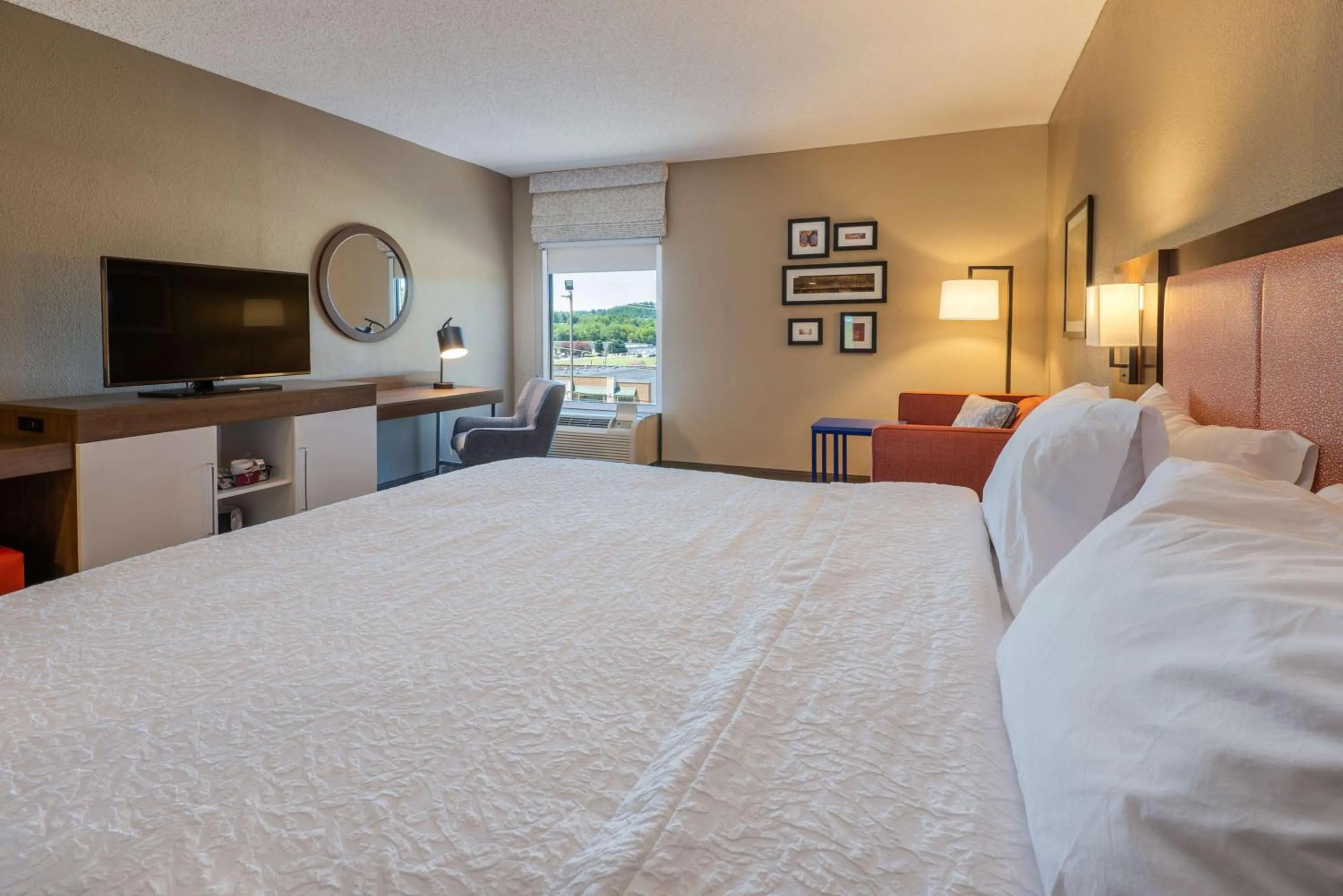 Bedroom, Bed in Hampton Inn Wilkesboro