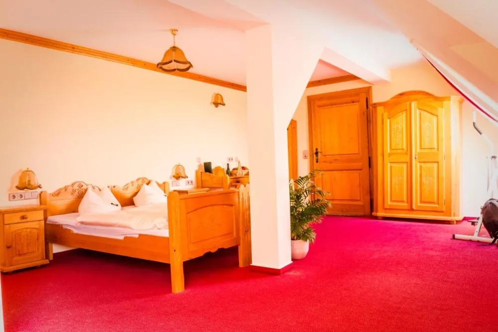 Photo of the whole room, Bed in Hotel Schloßblick Trebsen