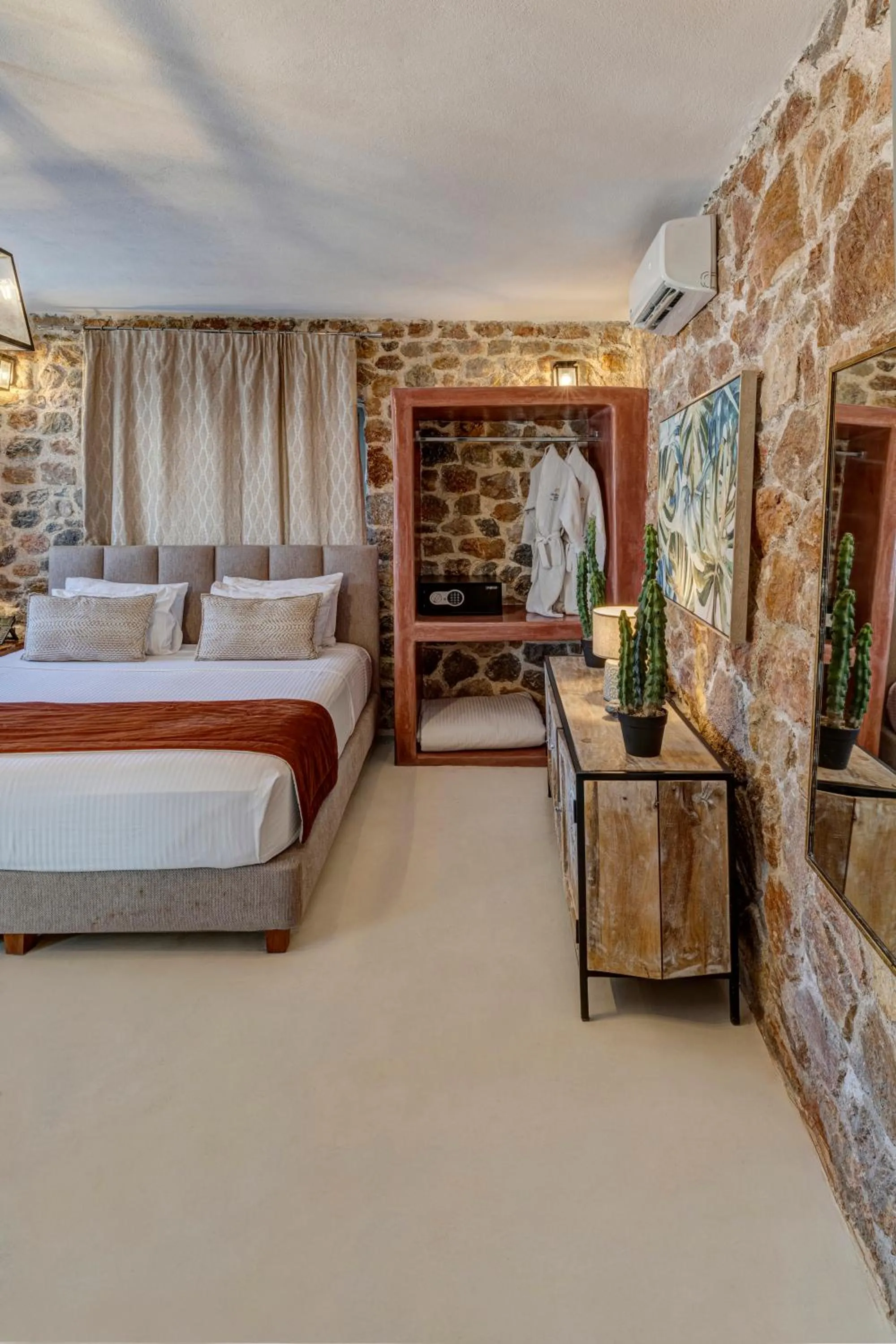 Bedroom, Bed in Desiterra Resort & Spa