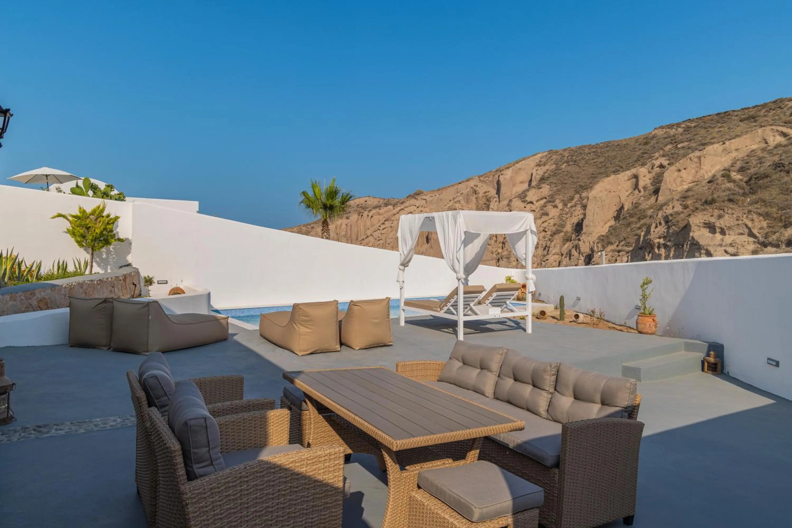 Swimming pool in Desiterra Resort & Spa