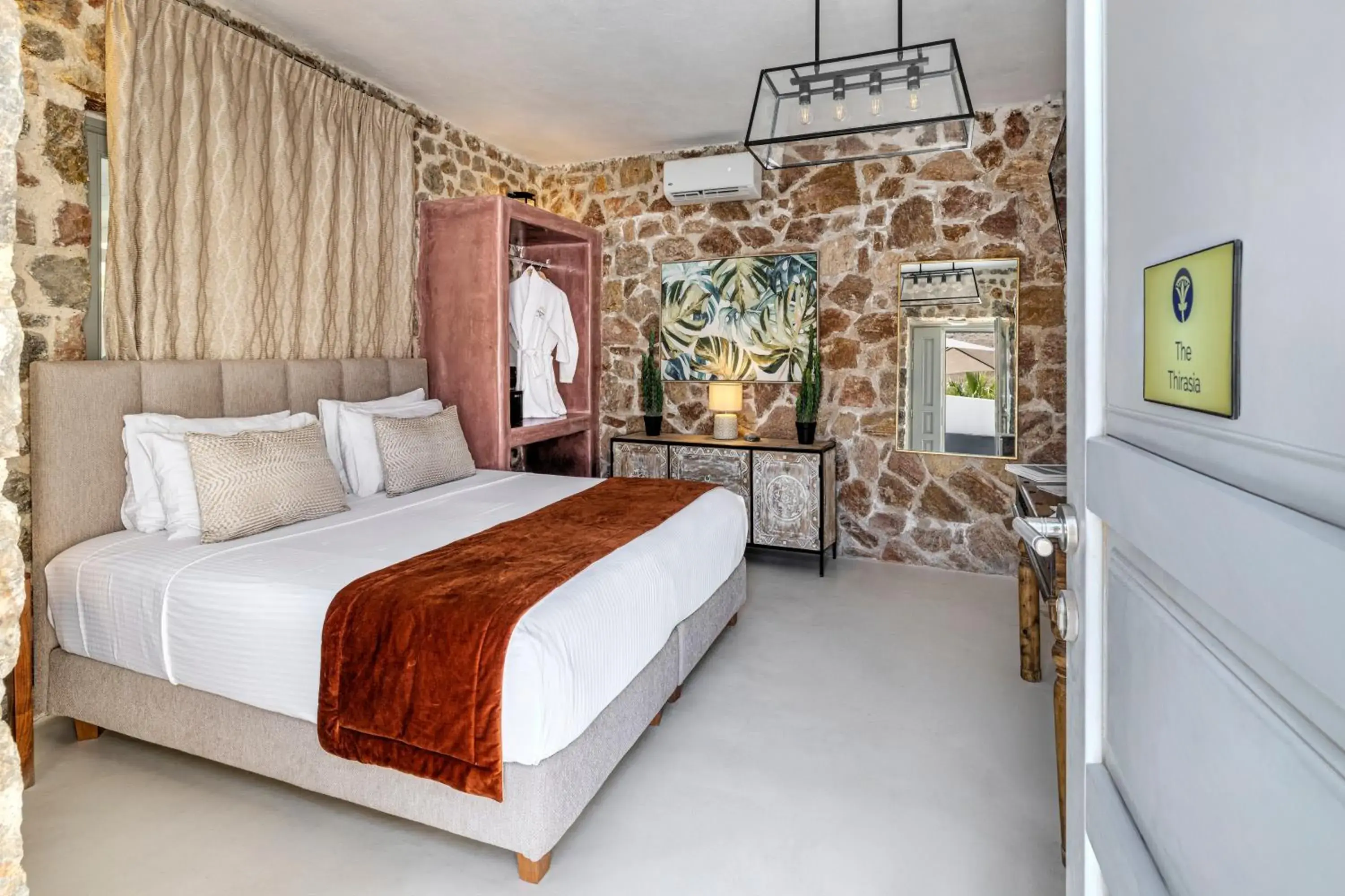 Deluxe Suite with Outdoor Plunge Pool in Desiterra Resort & Spa Deluxe Suite with Outdoor Plunge Pool in Desiterra Resort & Spa