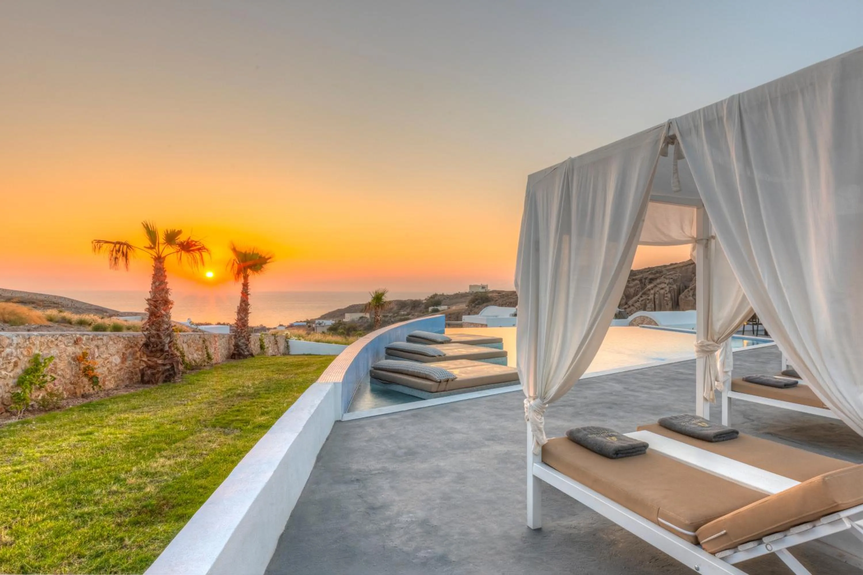 Swimming pool in Desiterra Resort & Spa