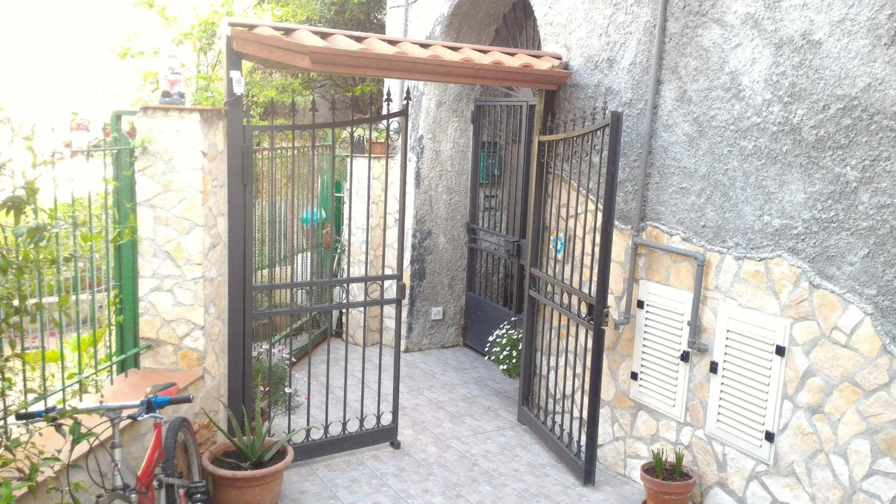 Inner courtyard view in B&B Borgo Antico