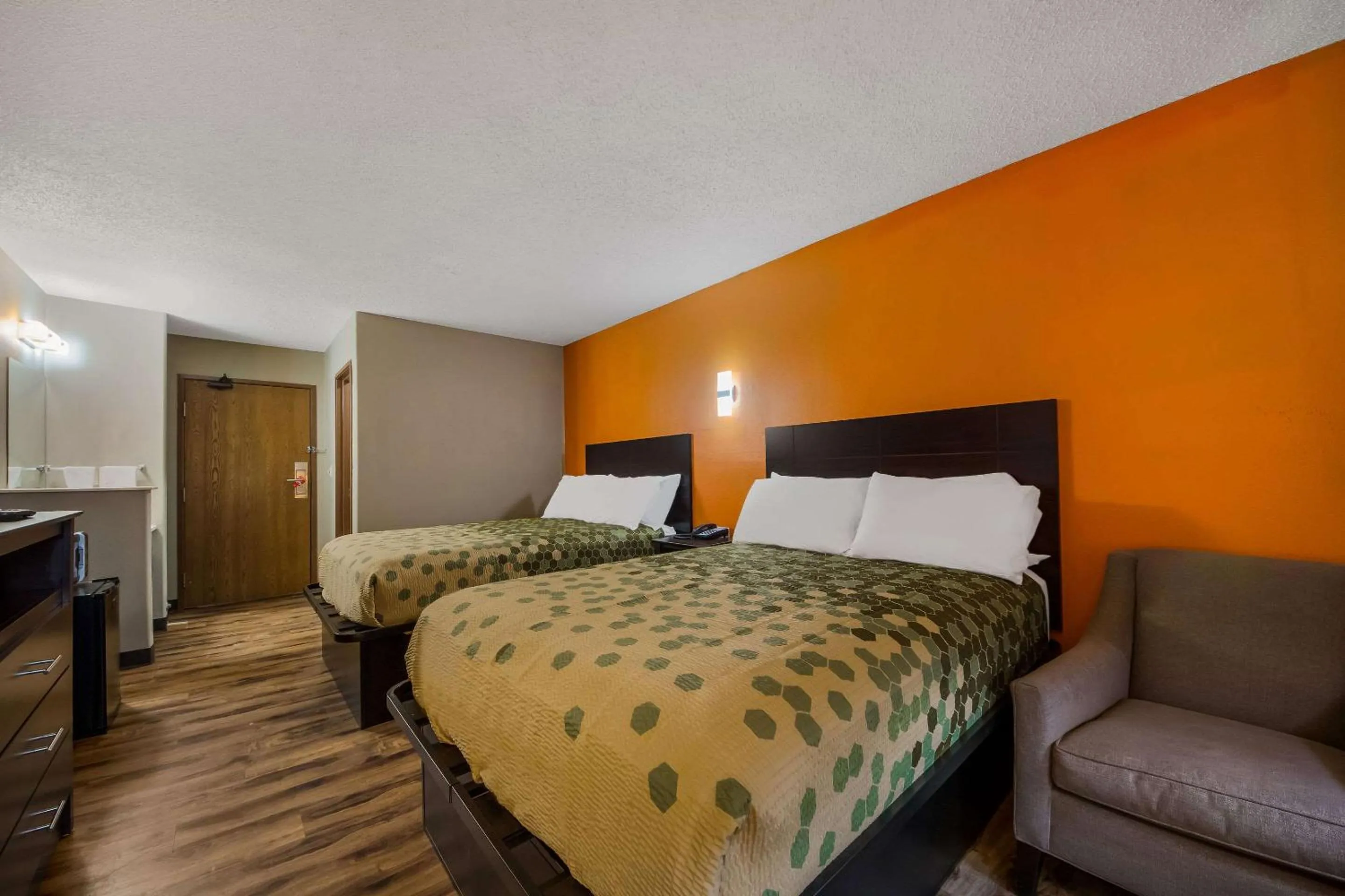 Bedroom, Bed in Econo Lodge San Antonio near SeaWorld - Medical Center
