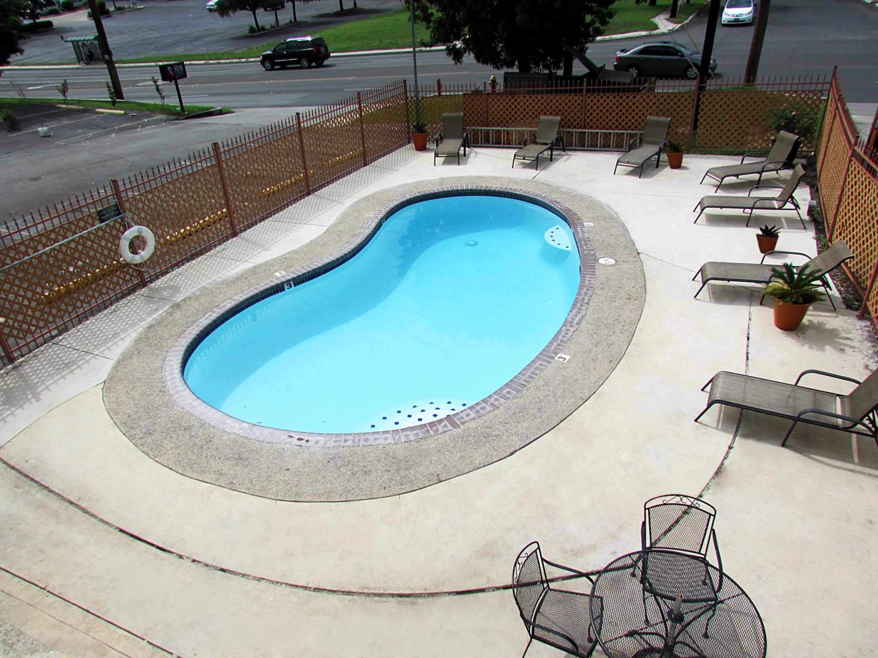Swimming pool in Econo Lodge San Antonio near SeaWorld - Medical Center