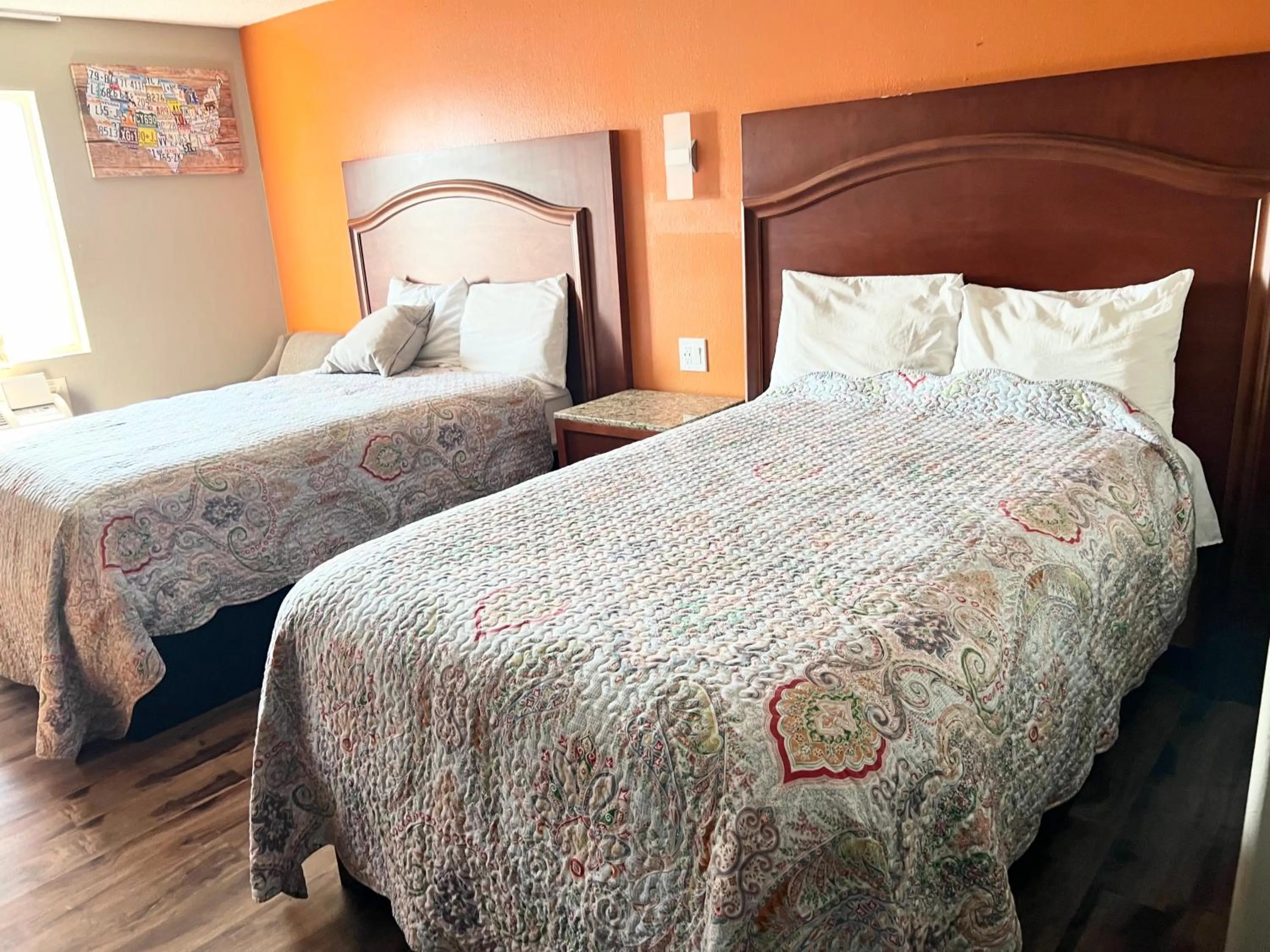 Bed in Econo Lodge San Antonio near SeaWorld - Medical Center