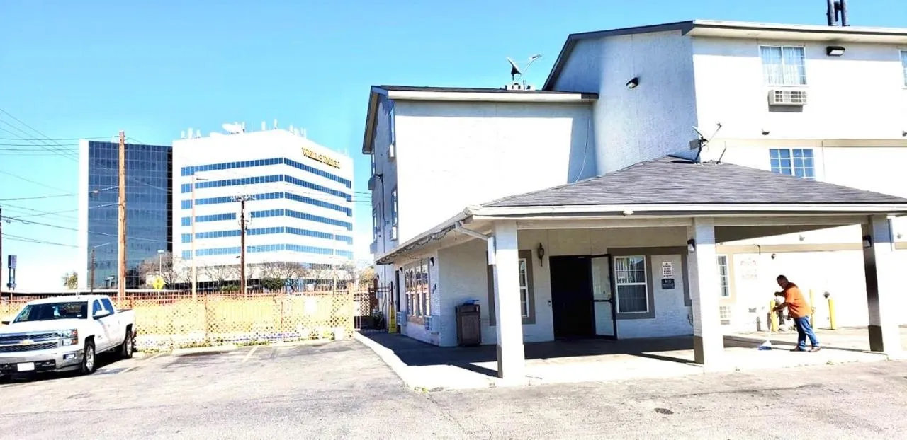 Econo Lodge San Antonio near SeaWorld - Medical Center