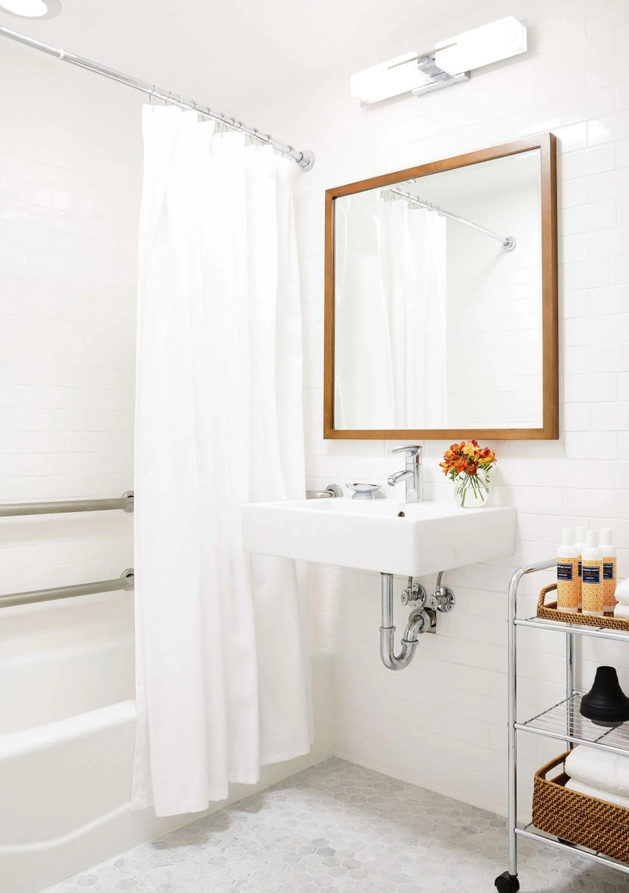 Bathroom in The Laurel Inn, part of JdV by Hyatt