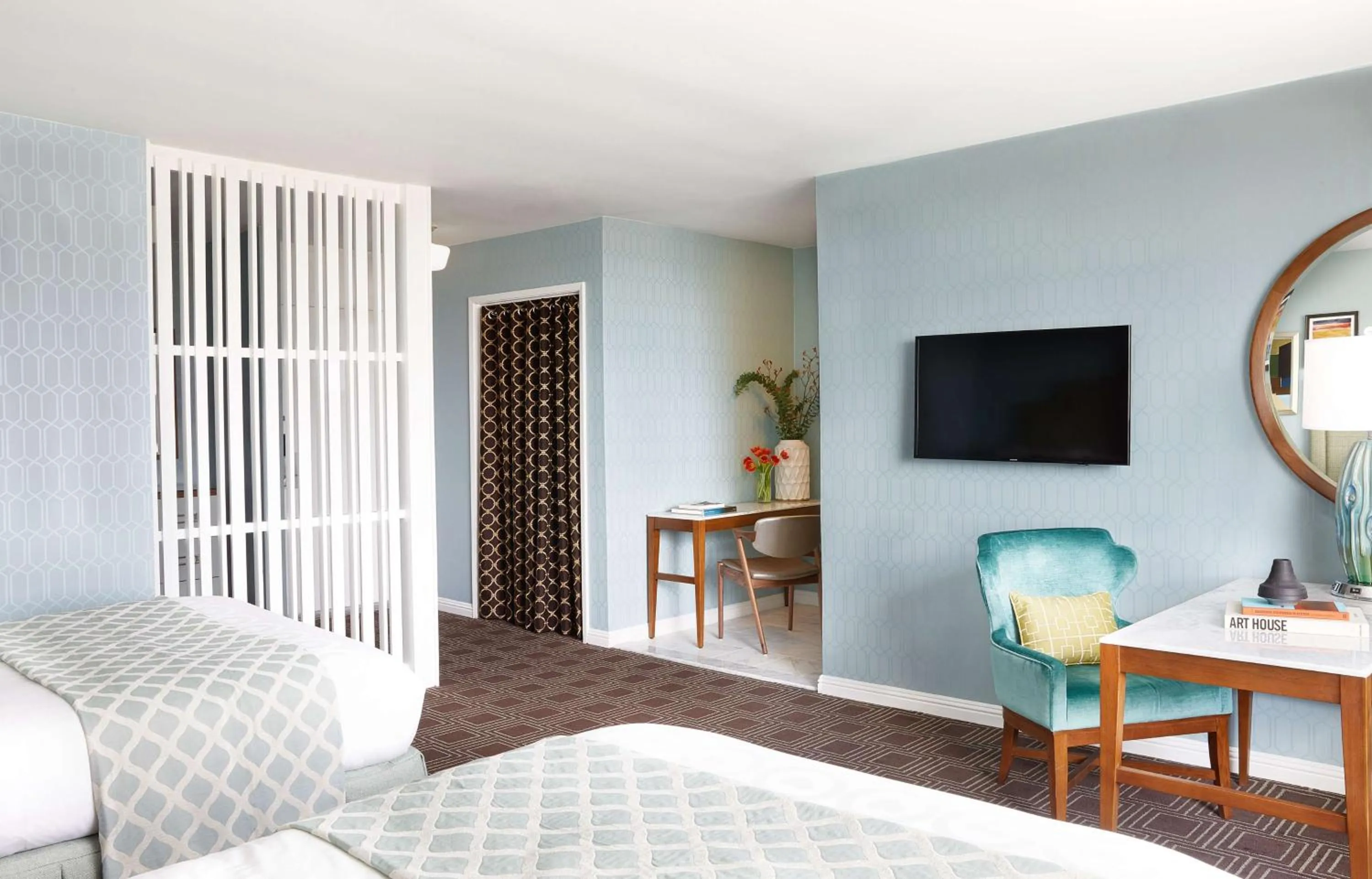 Photo of the whole room, Bed in The Laurel Inn, part of JdV by Hyatt