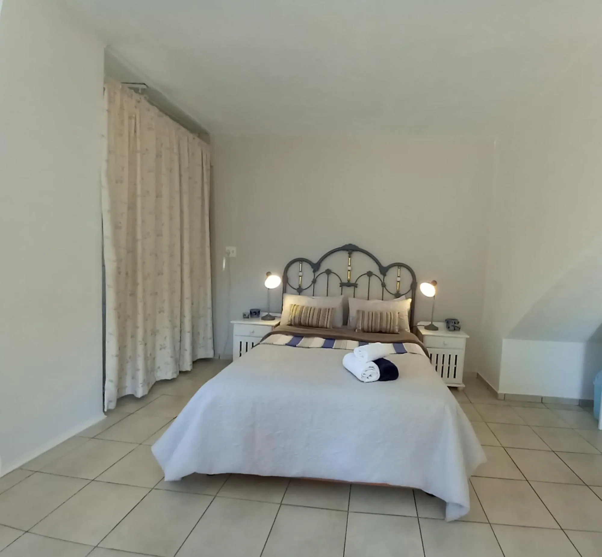 Photo of the whole room, Bed in At The View B&B