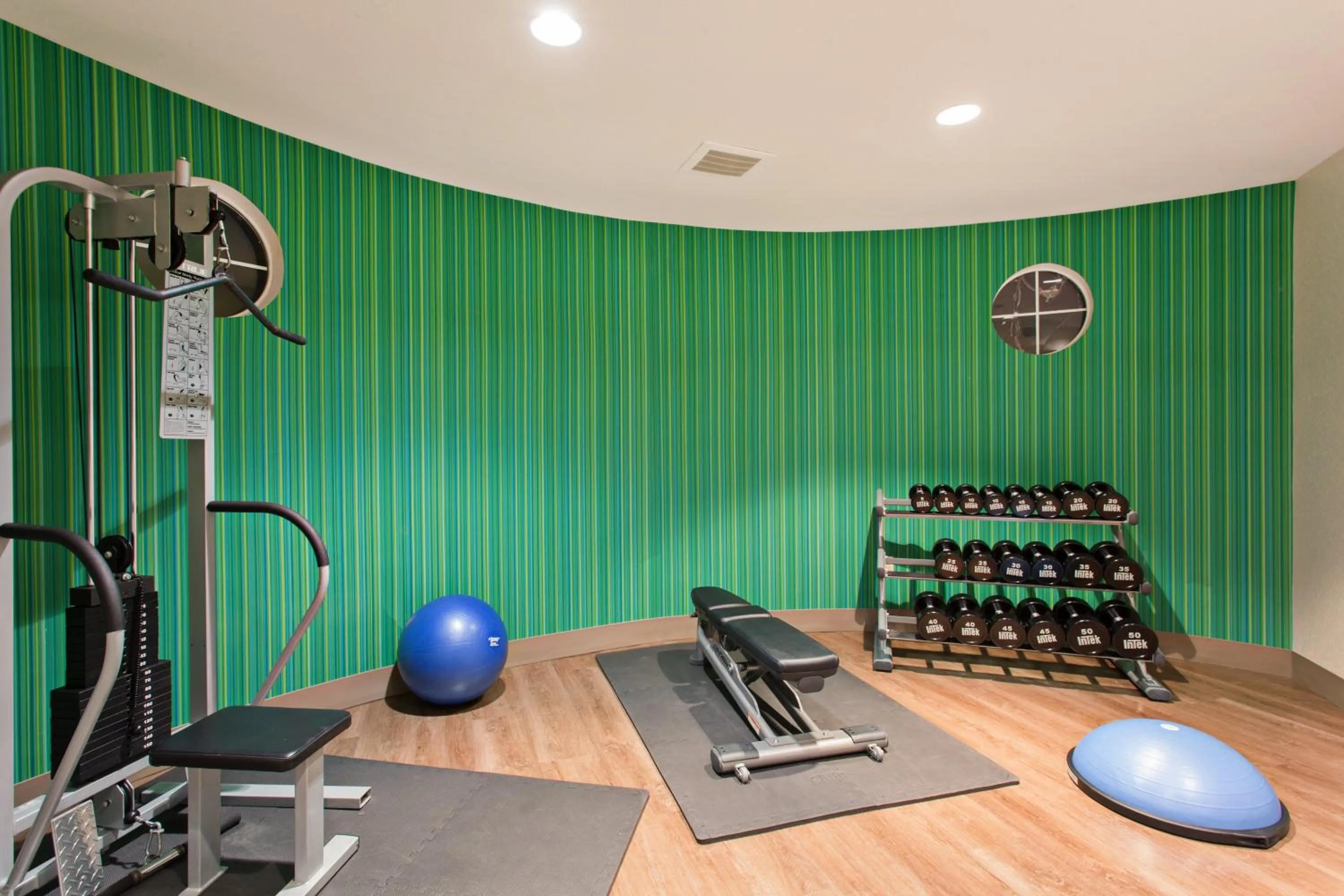 Fitness centre/facilities in Holiday Inn Express & Suites Corona by IHG