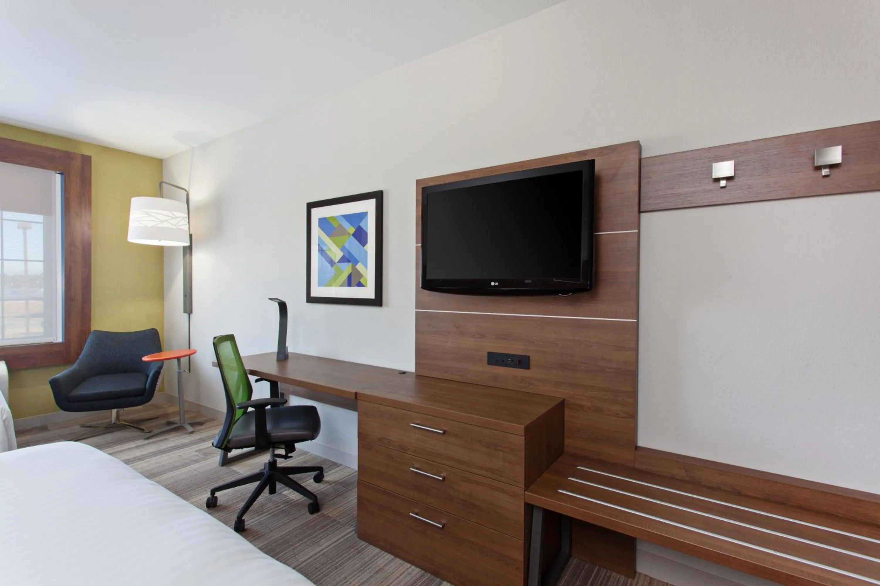 TV and multimedia, Bed in Holiday Inn Express & Suites Corona by IHG