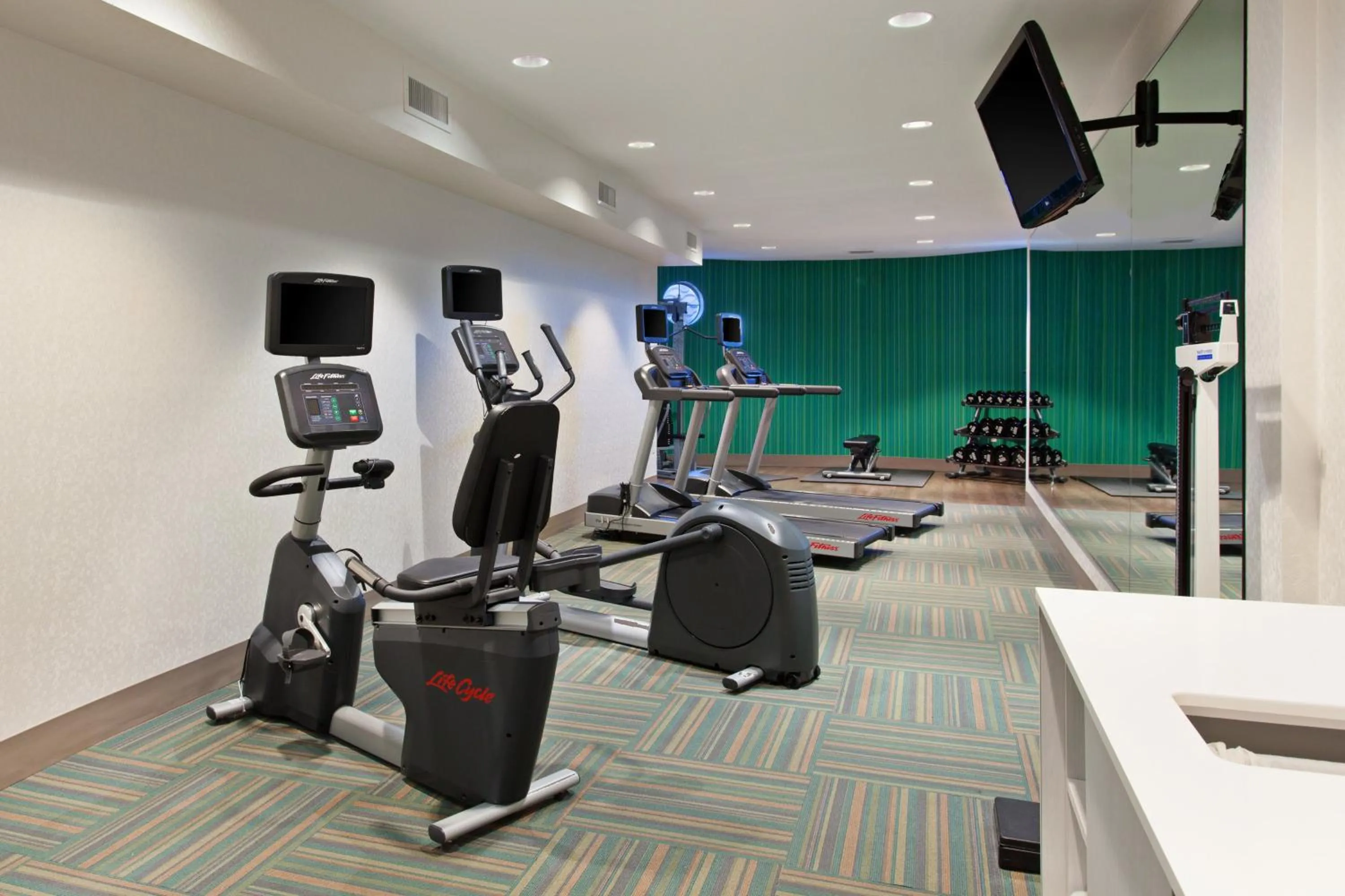 Fitness centre/facilities in Holiday Inn Express & Suites Corona by IHG