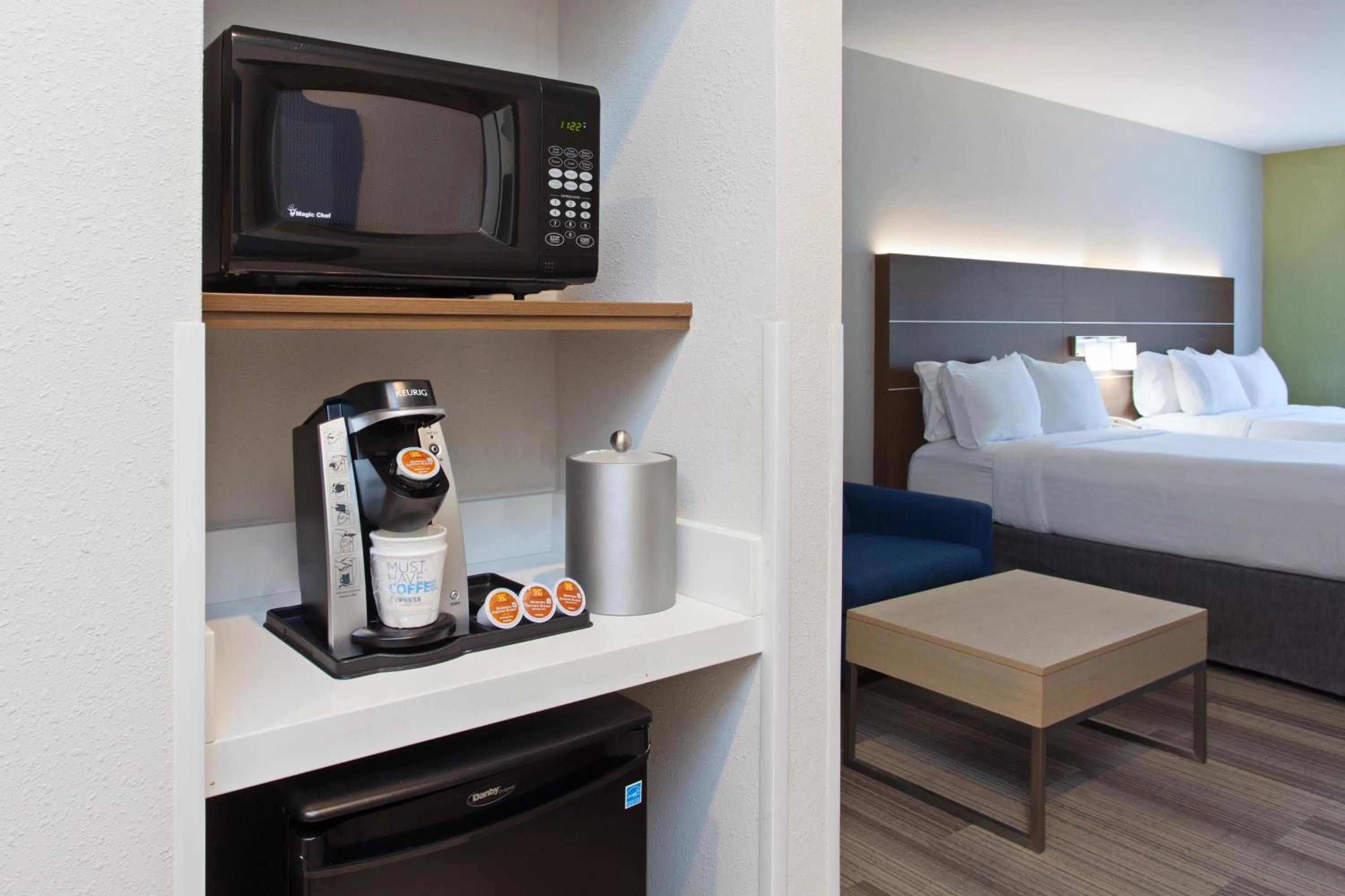 Bedroom, Bed in Holiday Inn Express & Suites Corona by IHG