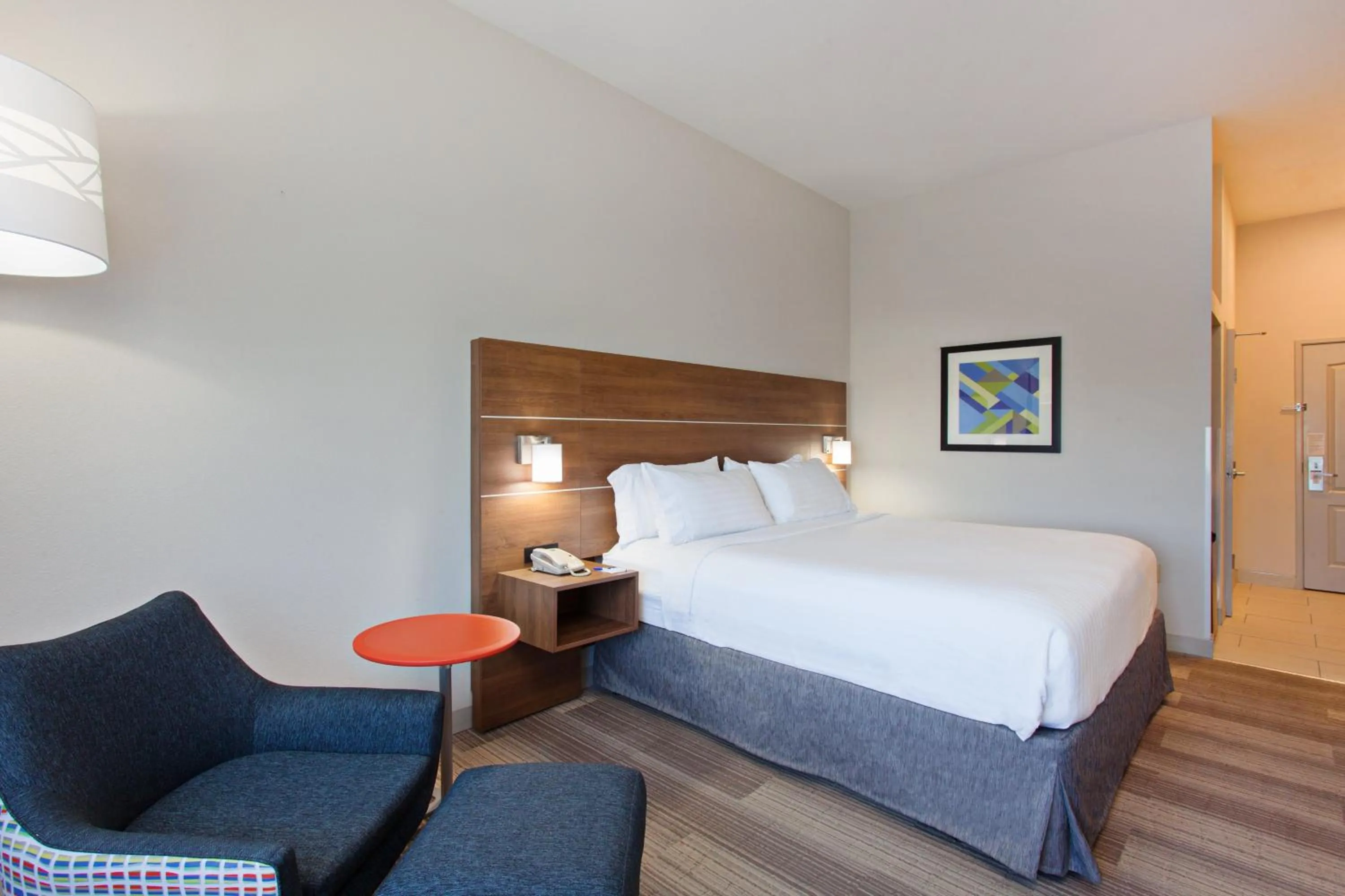 Photo of the whole room, Bed in Holiday Inn Express & Suites Corona by IHG