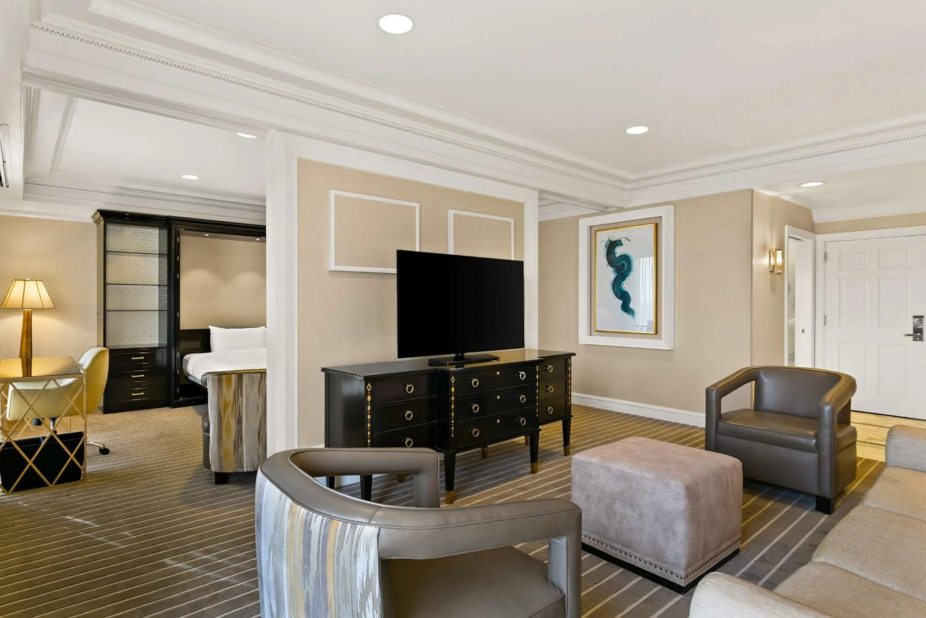 Bedroom in The Royal Sonesta Harbor Court Baltimore