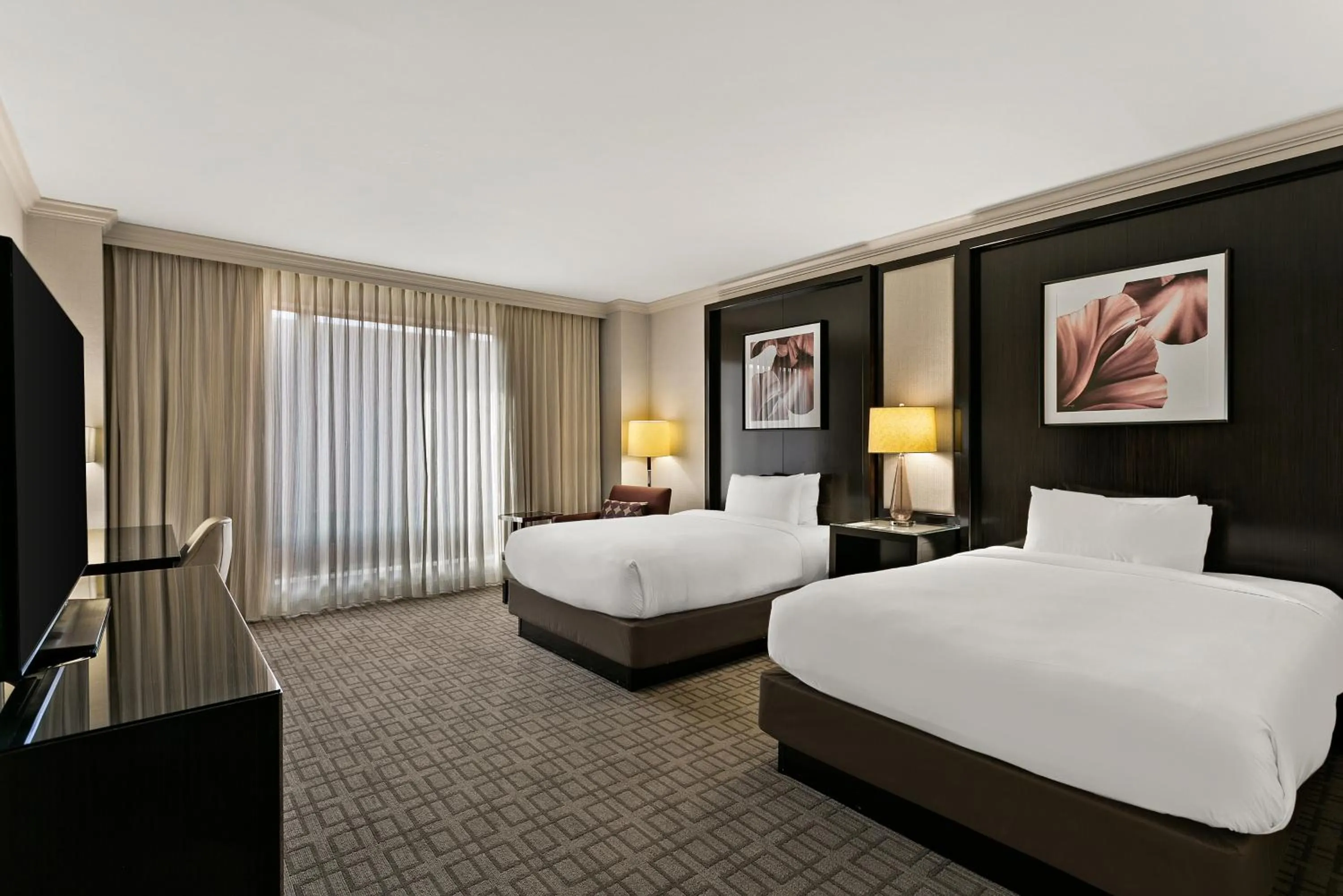 Bed in The Royal Sonesta Harbor Court Baltimore