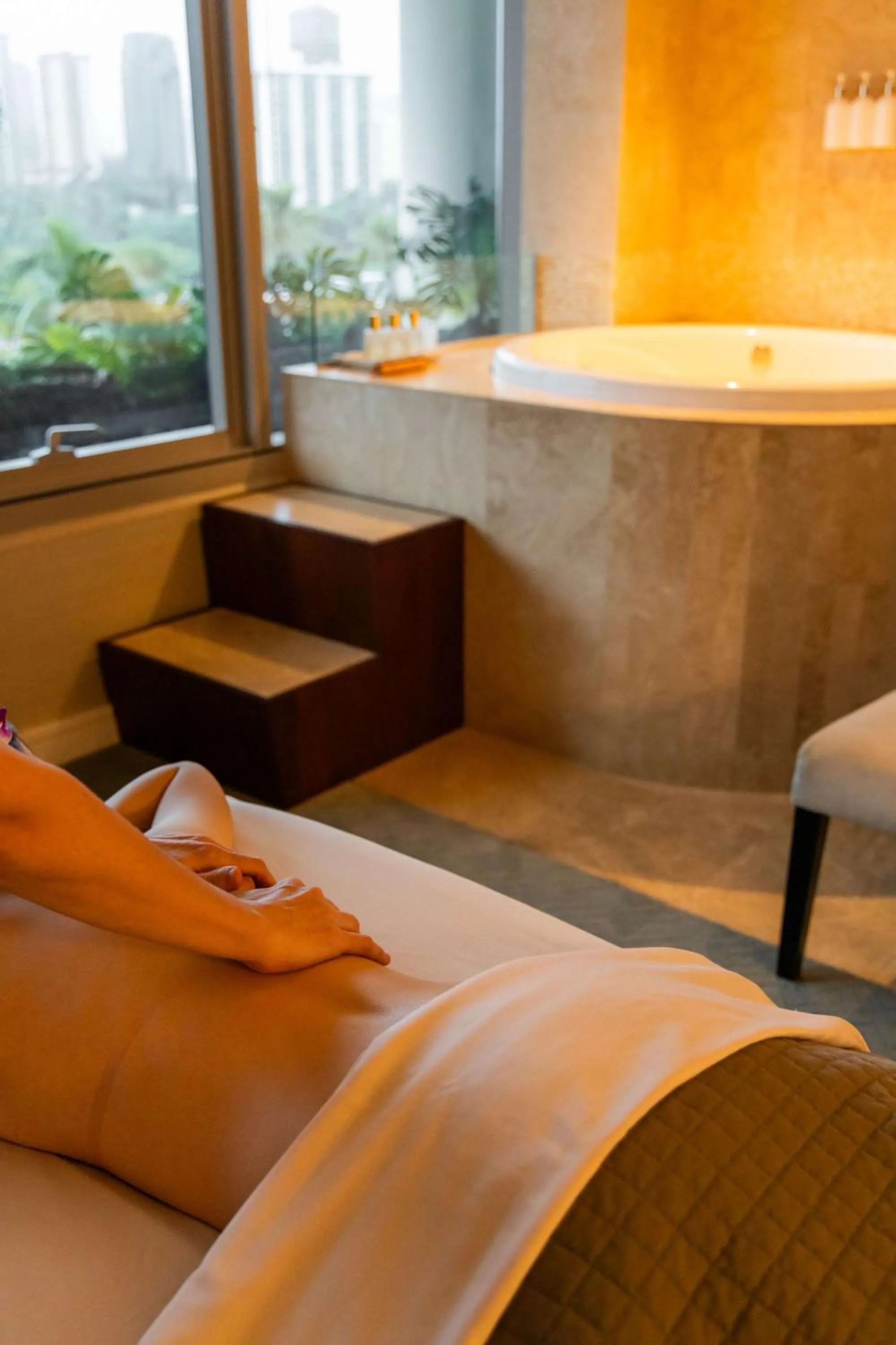 Spa and wellness centre/facilities, Bed in Trump International Hotel Waikiki