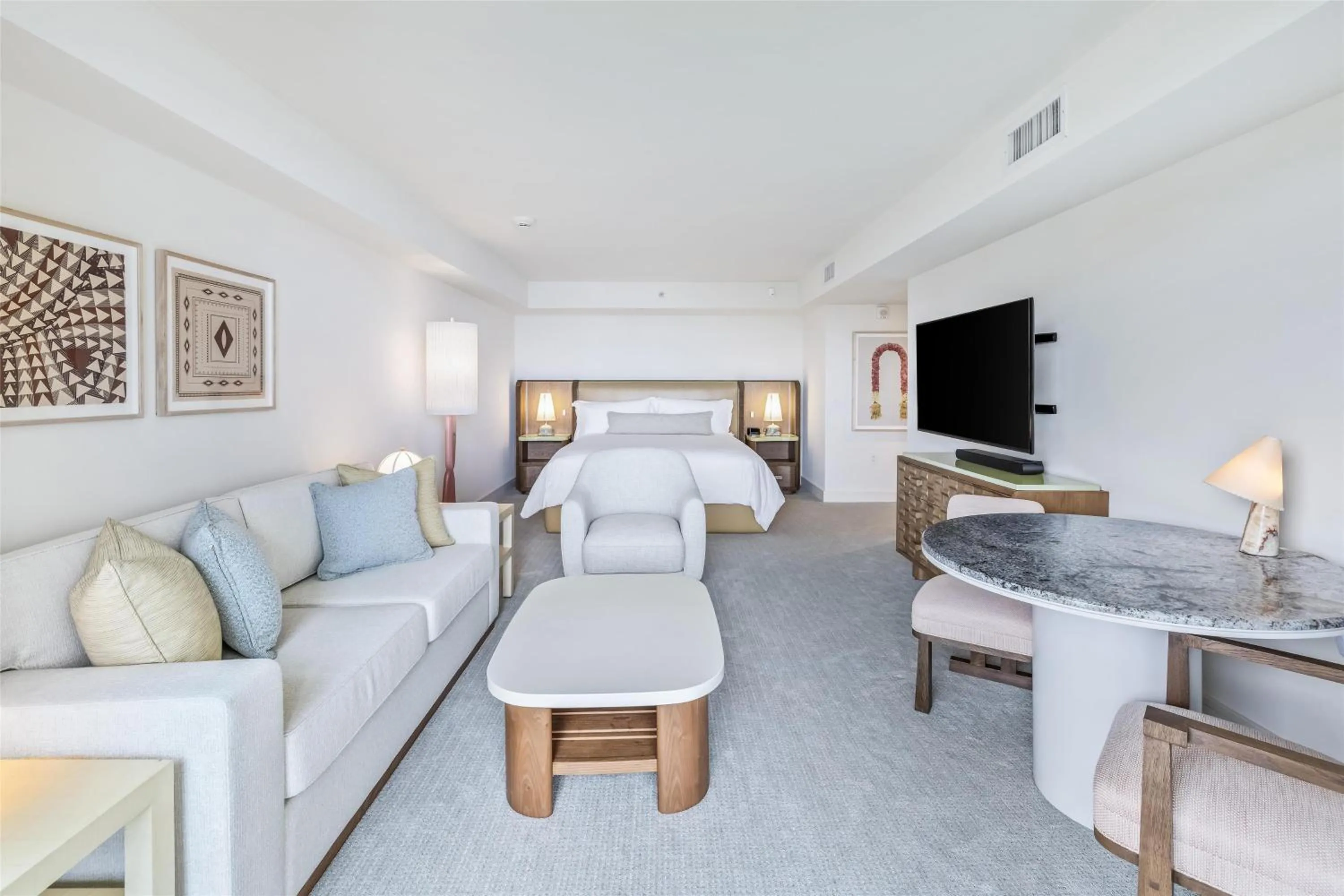 Living room, Bed in Ka Laʻi Waikiki Beach, LXR Hotels & Resorts
