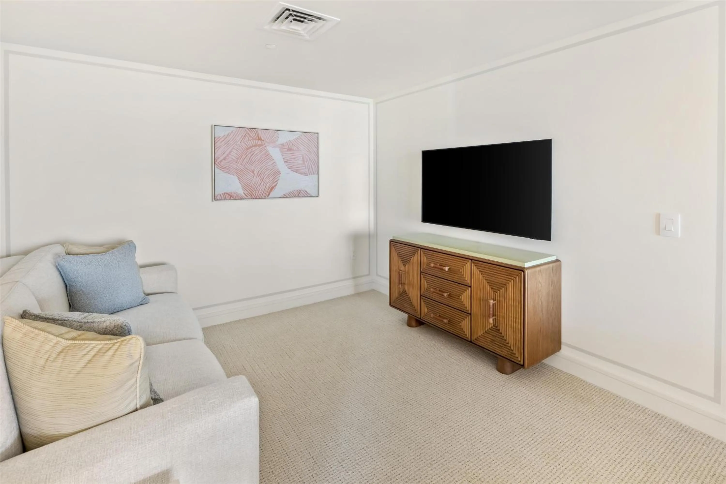 Living room in Ka Laʻi Waikiki Beach, LXR Hotels & Resorts