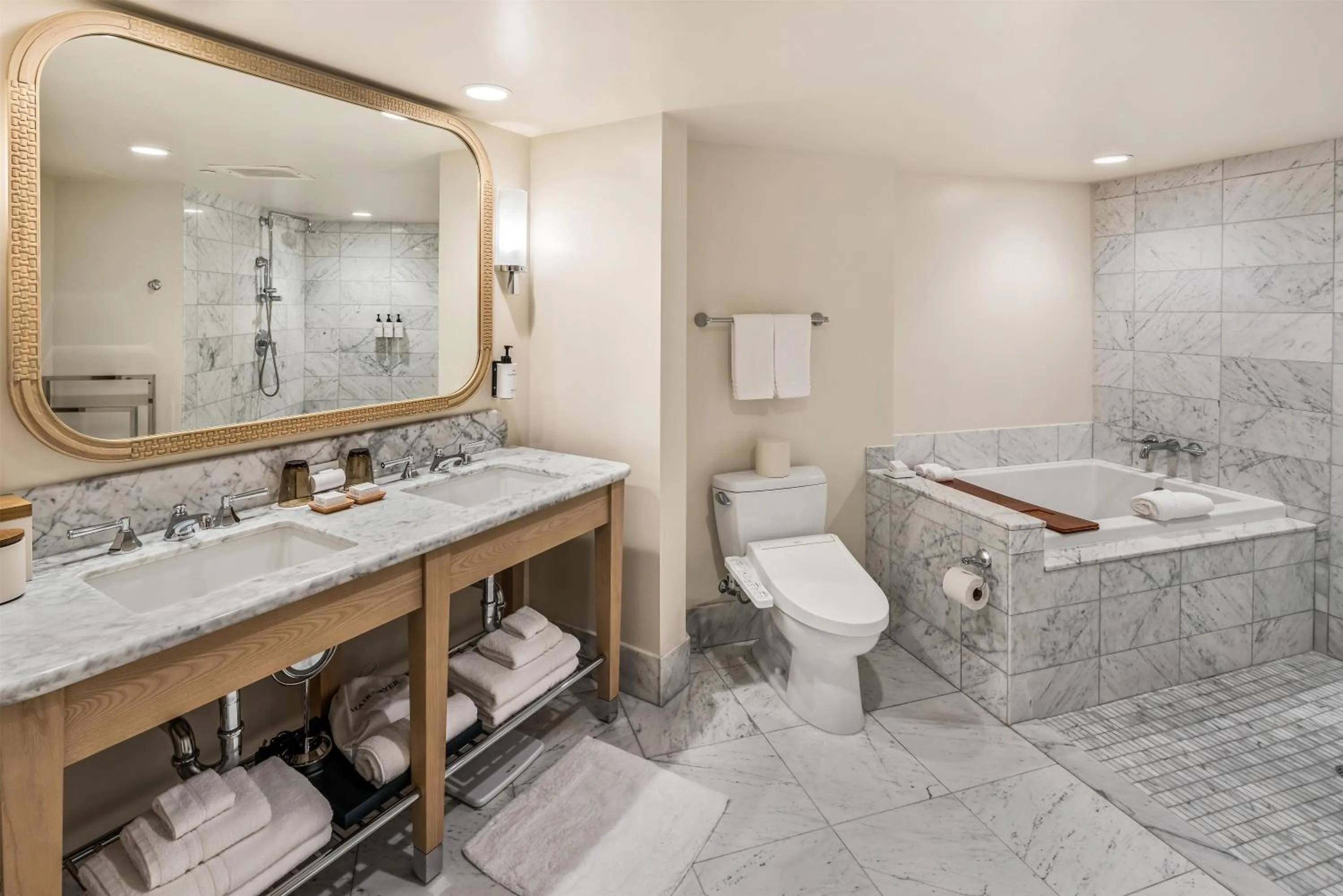 Bathroom in Ka Laʻi Waikiki Beach, LXR Hotels & Resorts