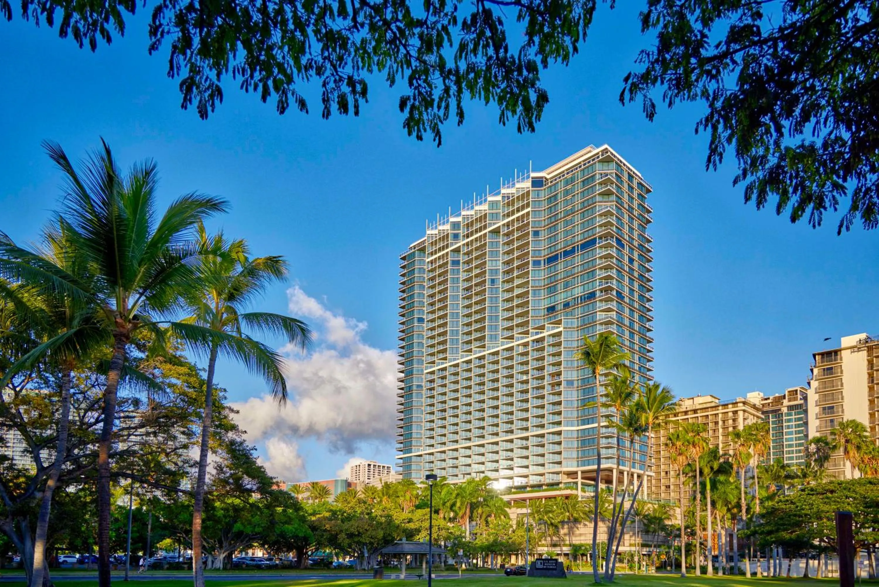 Property building in Ka Laʻi Waikiki Beach, LXR Hotels & Resorts