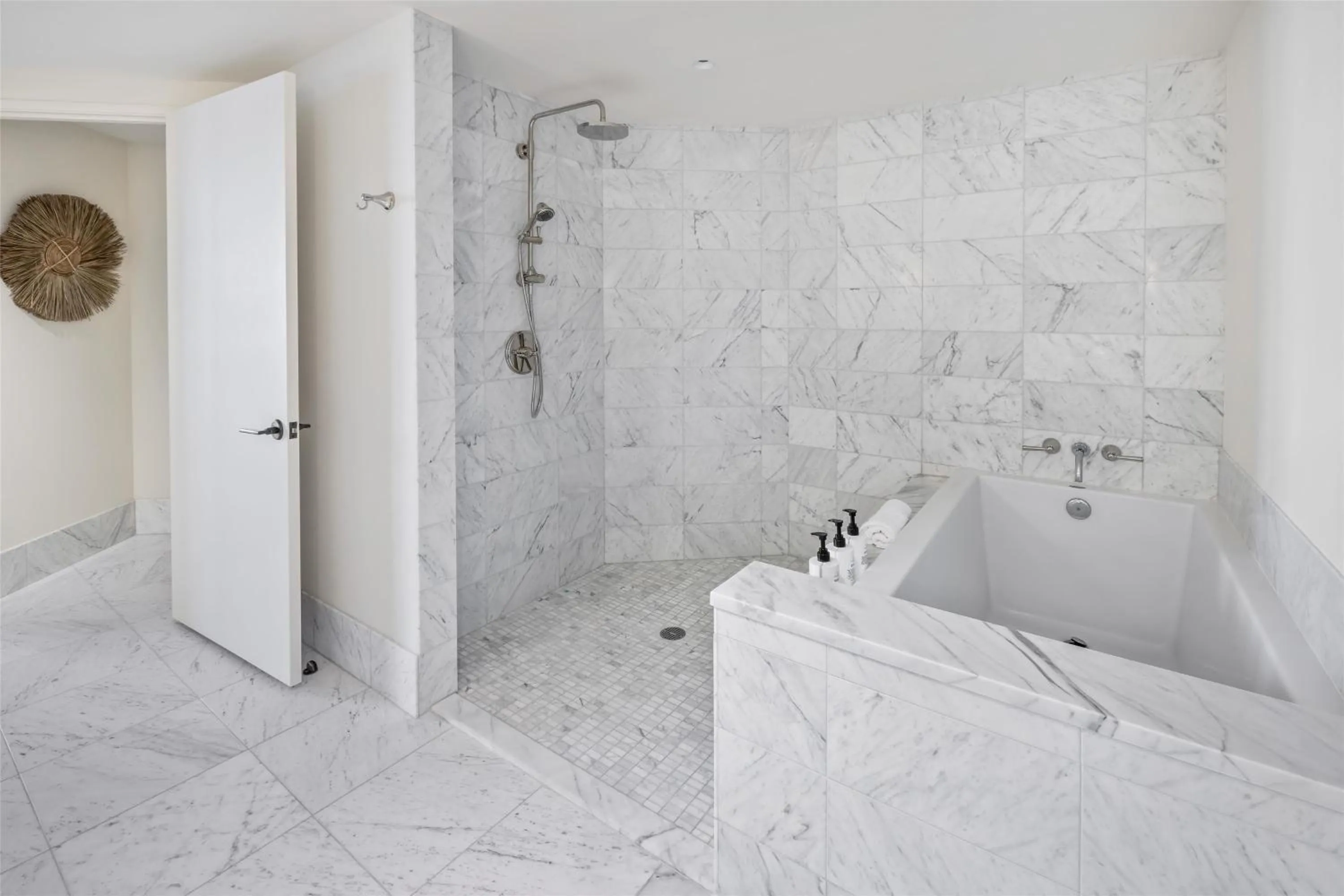 Bathroom in Ka Laʻi Waikiki Beach, LXR Hotels & Resorts