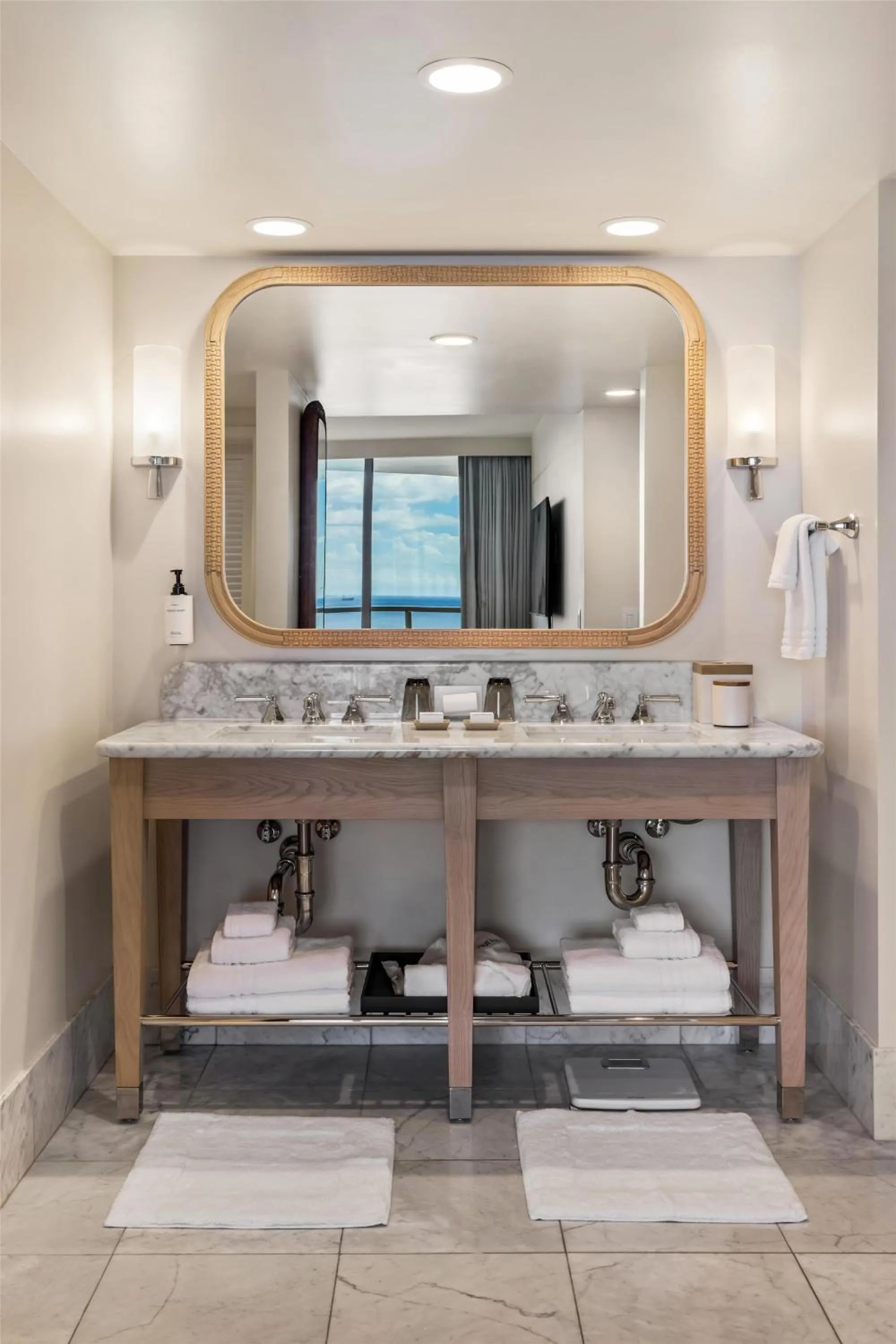 Bathroom in Ka Laʻi Waikiki Beach, LXR Hotels & Resorts