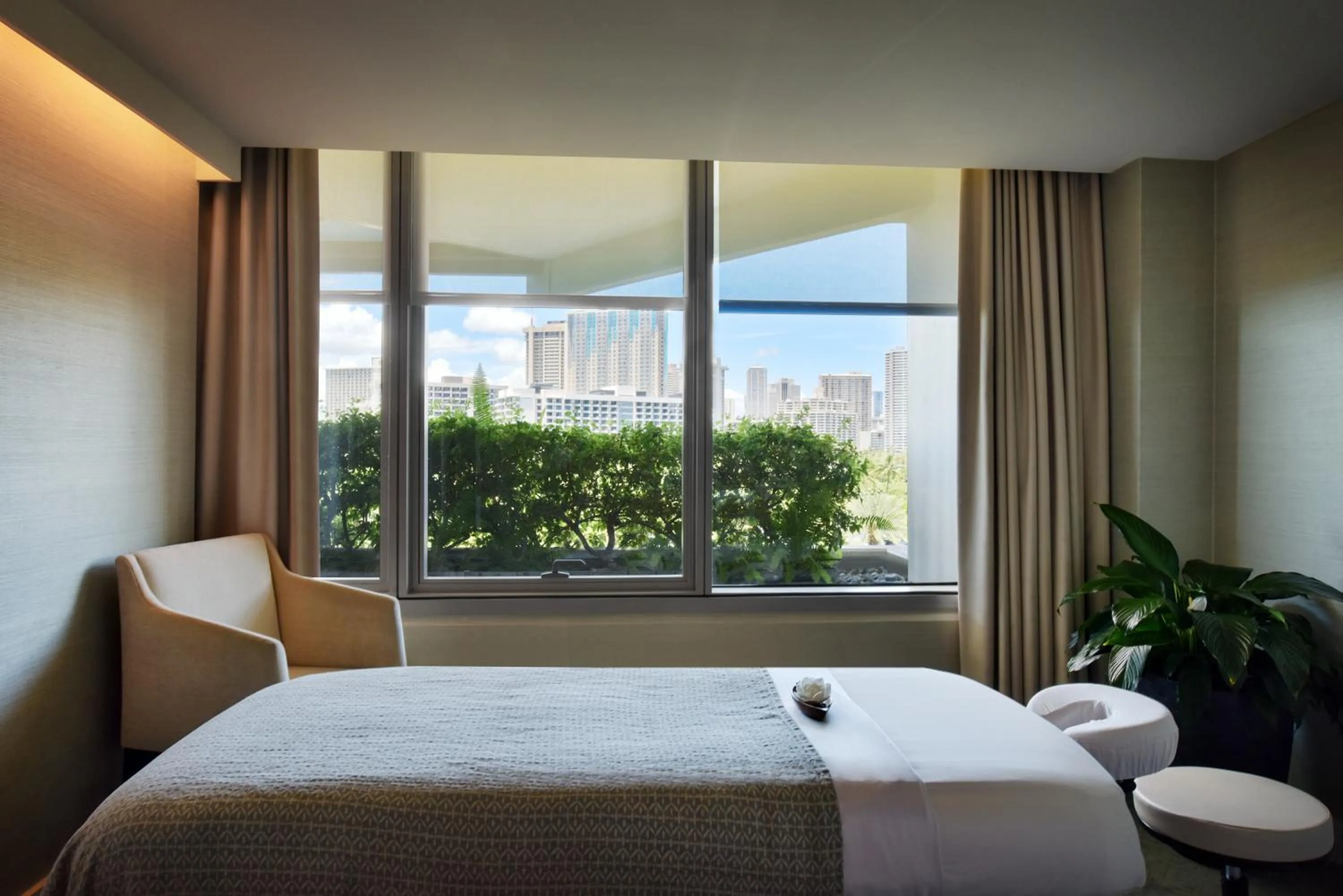 Spa and wellness centre/facilities, Bed in Trump International Hotel Waikiki