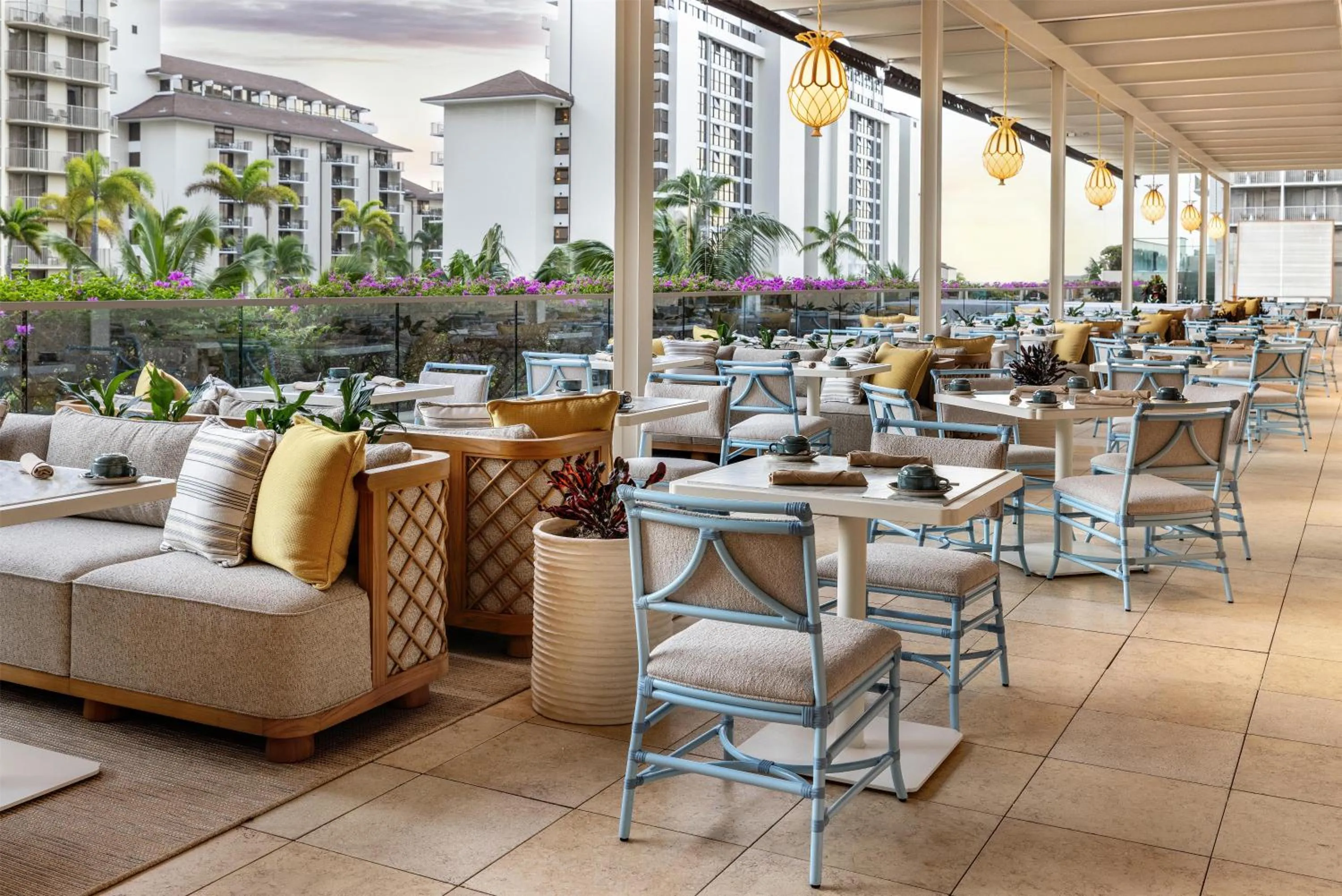 Restaurant/places to eat in Ka Laʻi Waikiki Beach, LXR Hotels & Resorts