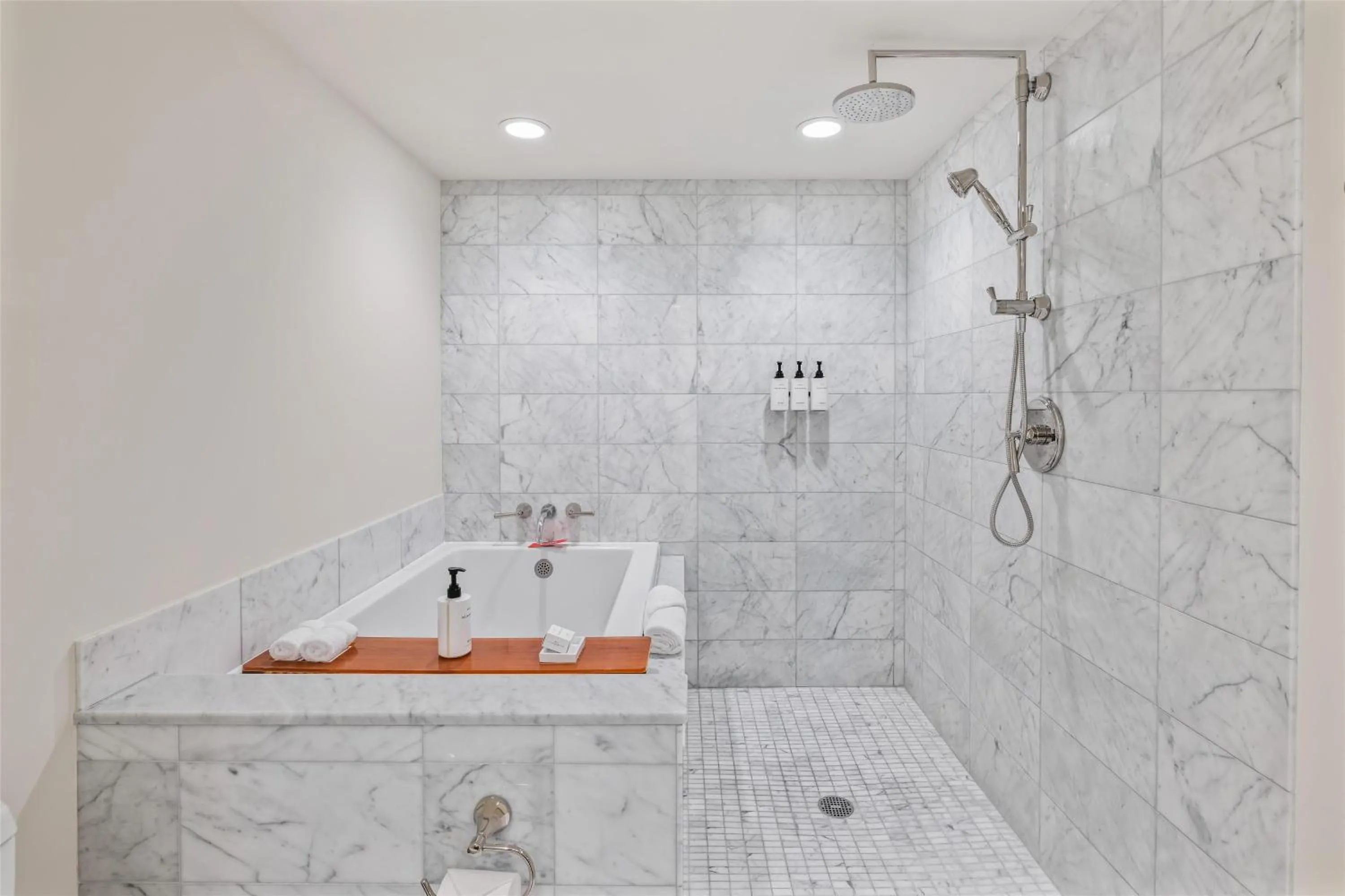 Bathroom in Ka Laʻi Waikiki Beach, LXR Hotels & Resorts