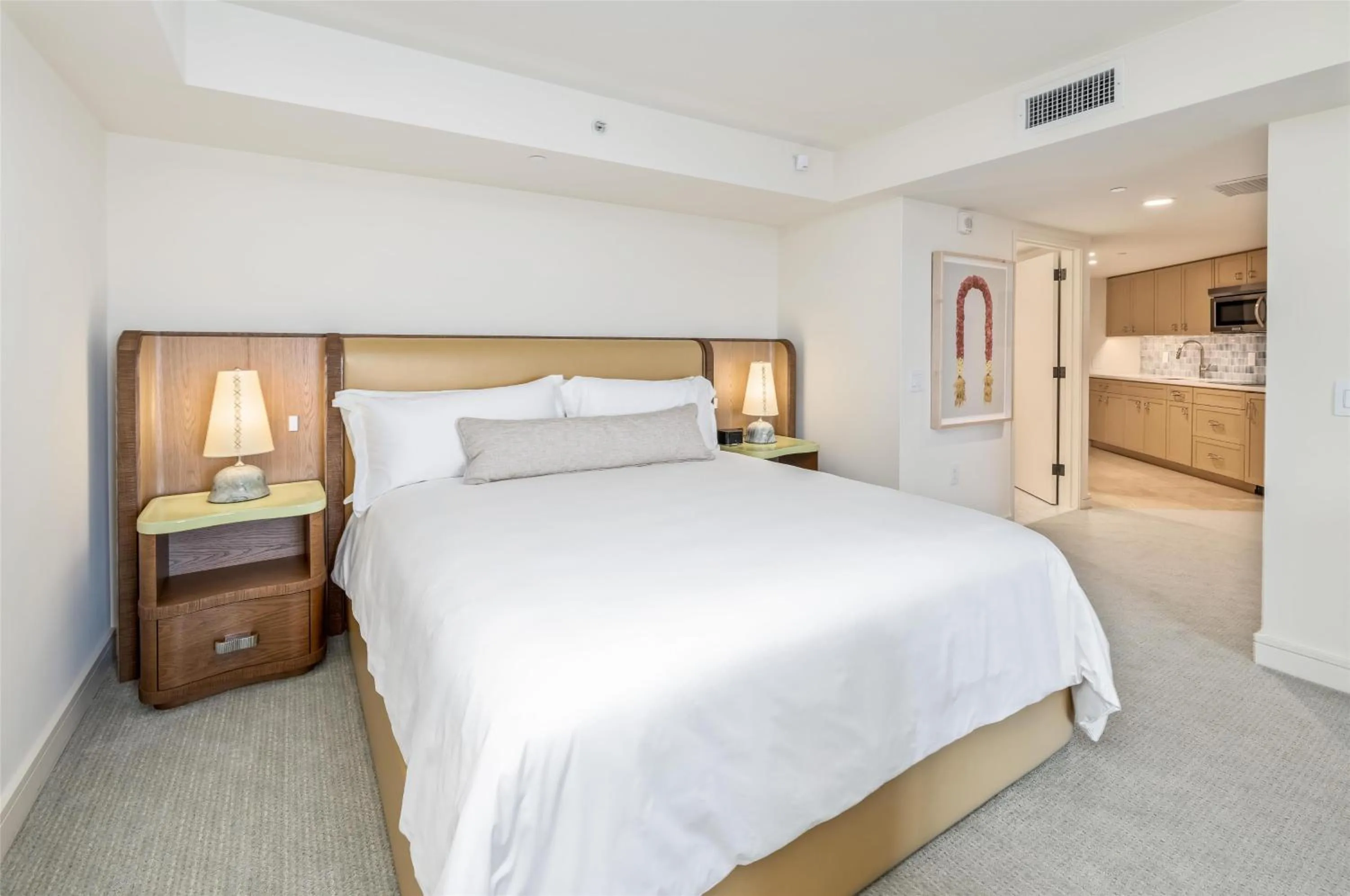 Bed in Ka Laʻi Waikiki Beach, LXR Hotels & Resorts