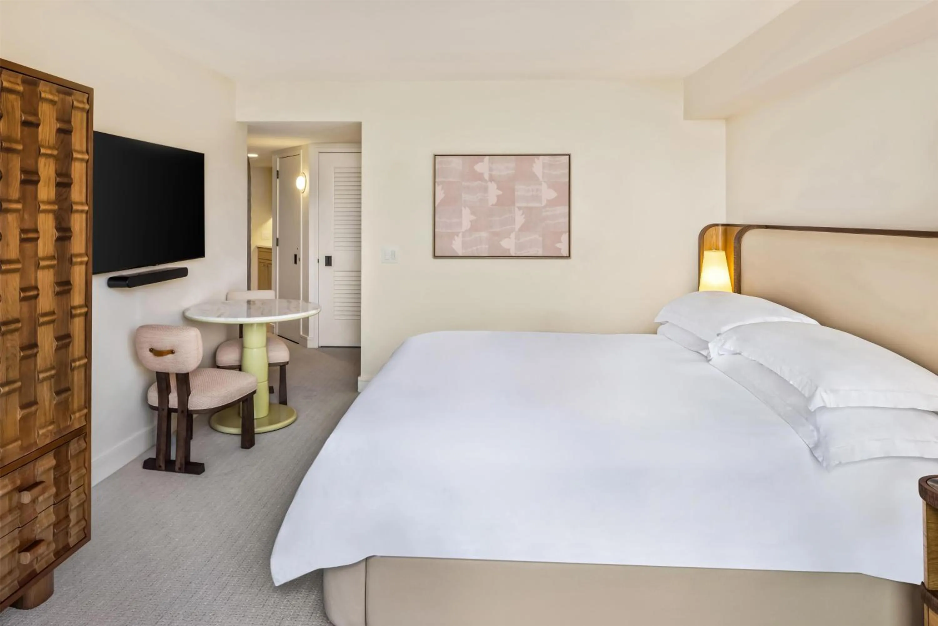 Bed in Ka Laʻi Waikiki Beach, LXR Hotels & Resorts