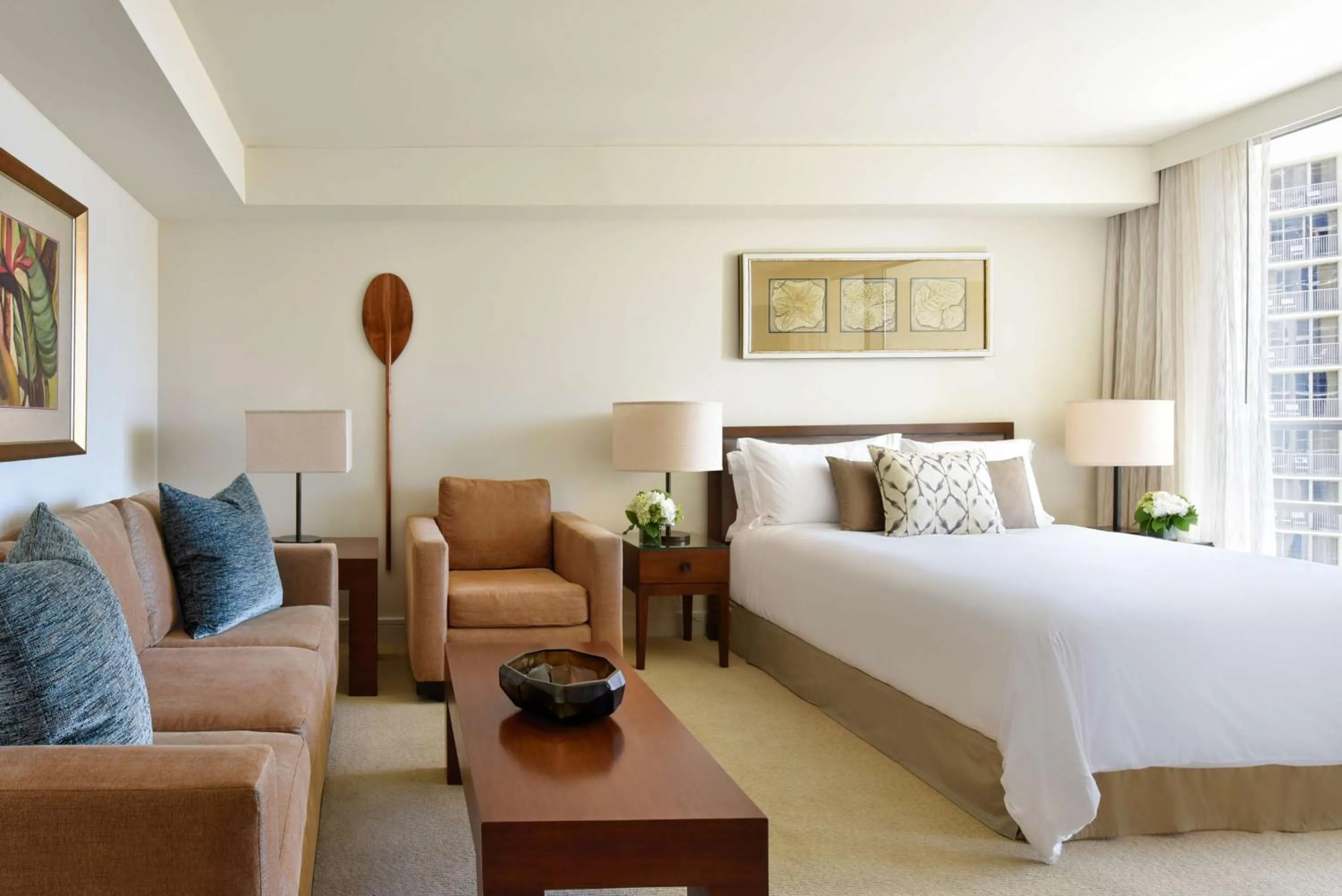Living room, Bed in Ka Laʻi Waikiki Beach, LXR Hotels & Resorts