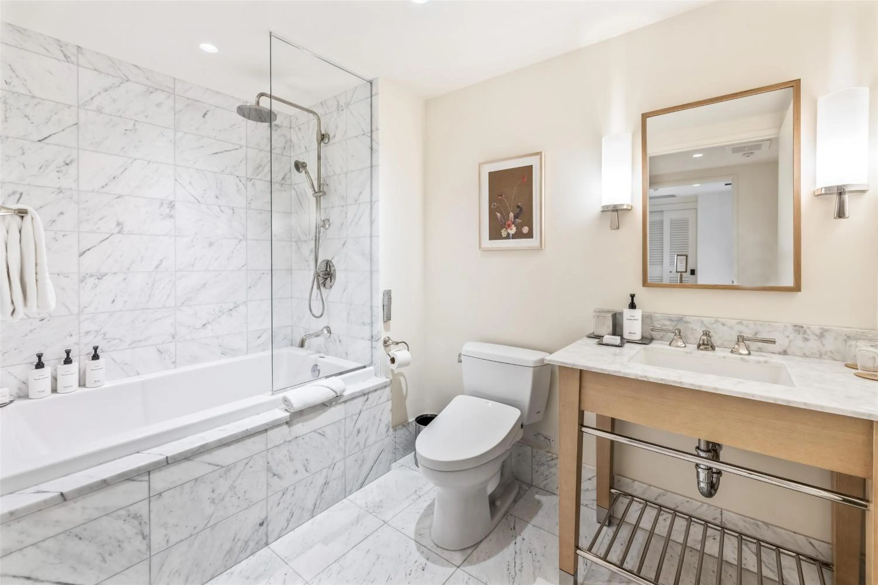 Bathroom in Ka Laʻi Waikiki Beach, LXR Hotels & Resorts