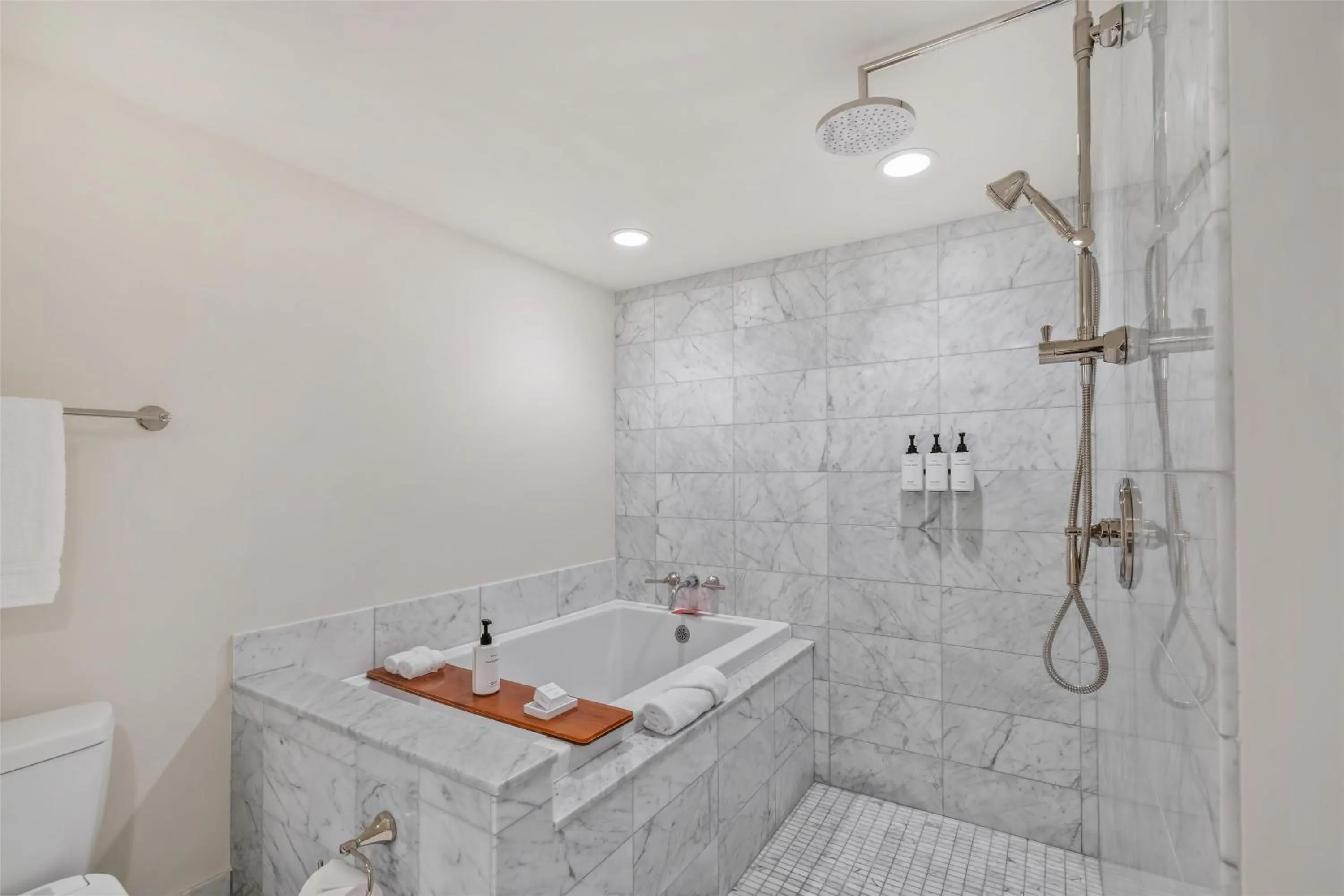 Bathroom in Ka Laʻi Waikiki Beach, LXR Hotels & Resorts