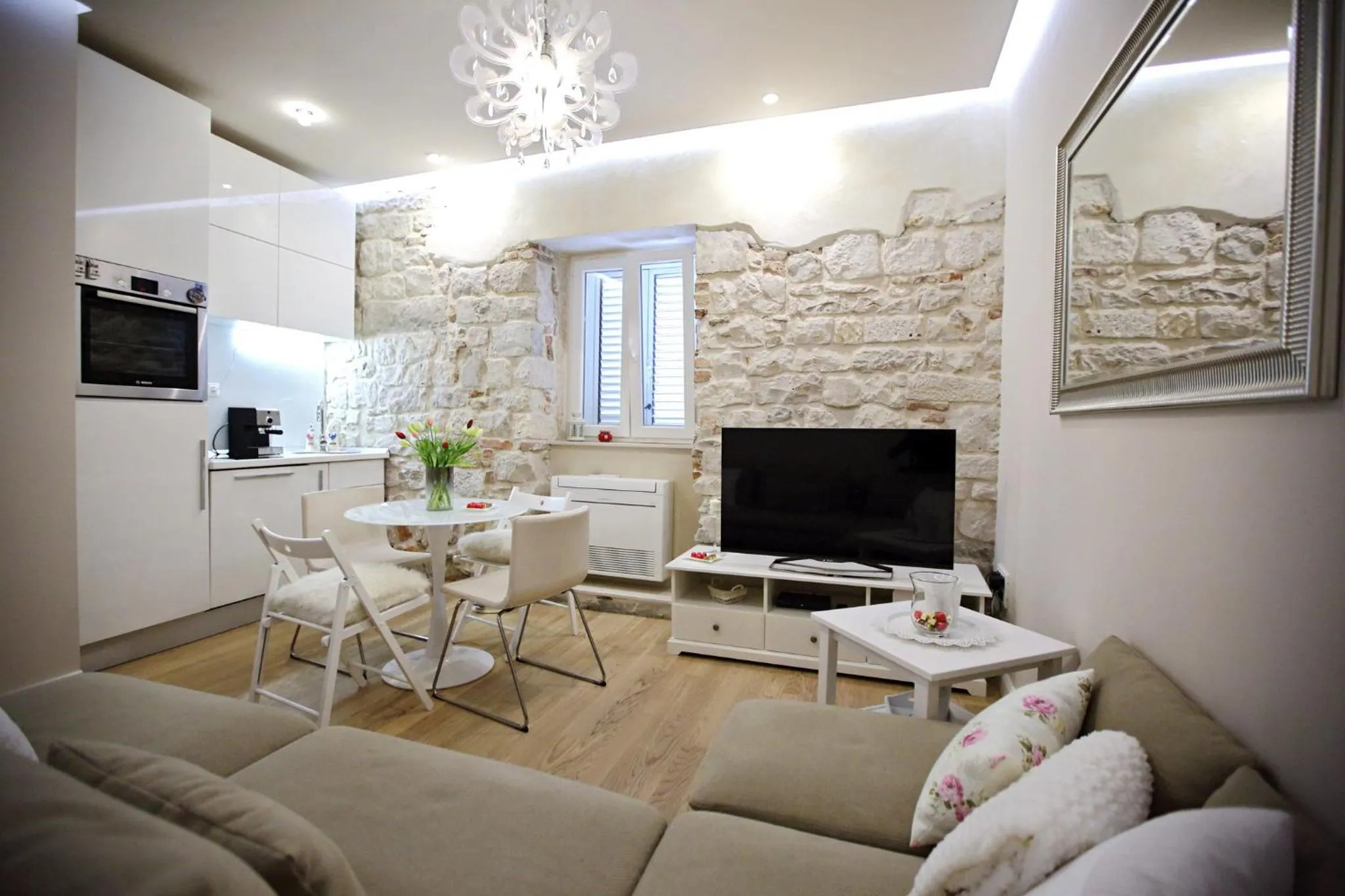 Property building in Apartment White Stone - Diocletian Palace
